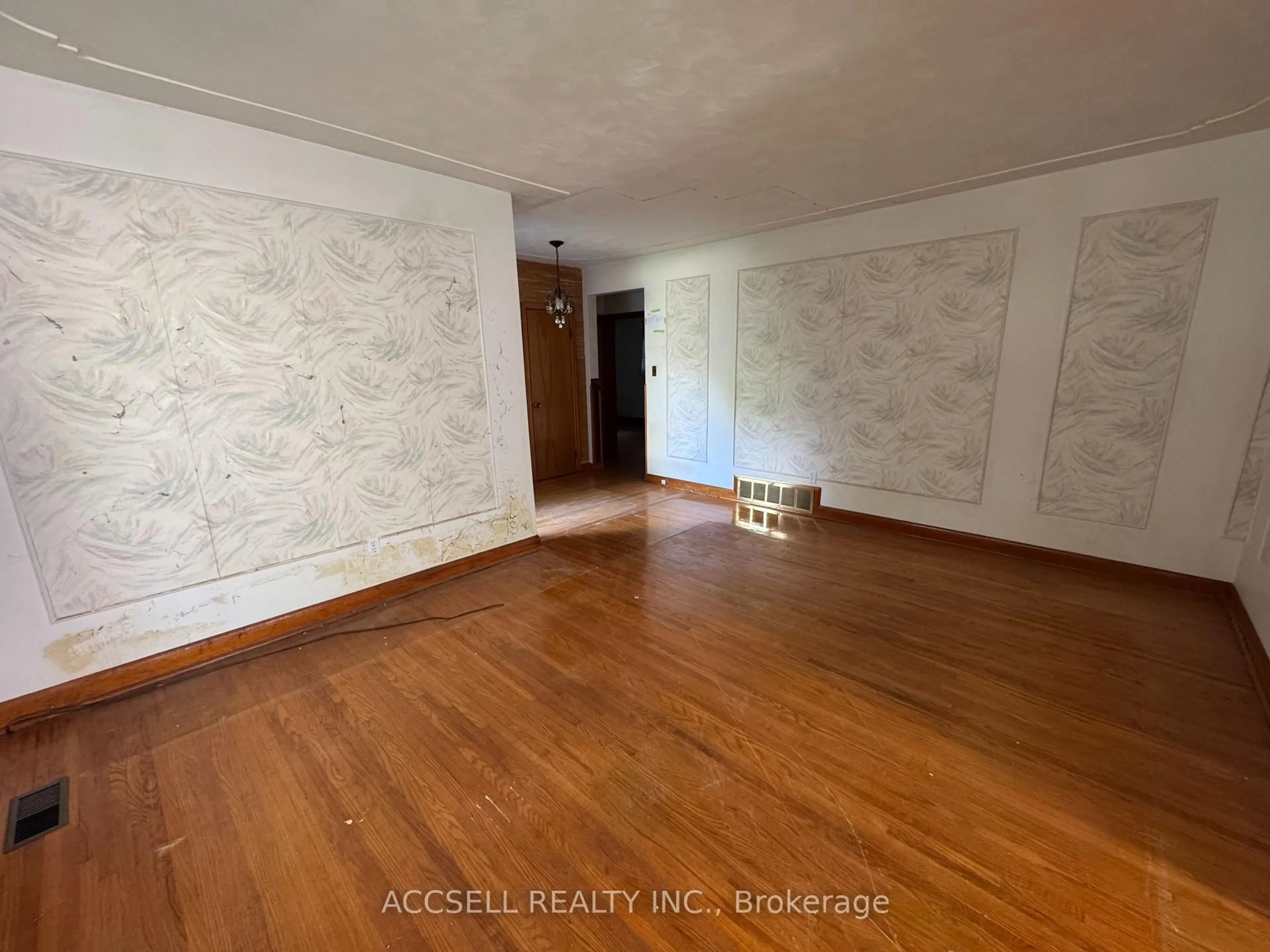 A pic of a room for 1358 Sedgewick Cres, Oakville Ontario L6L 1X8