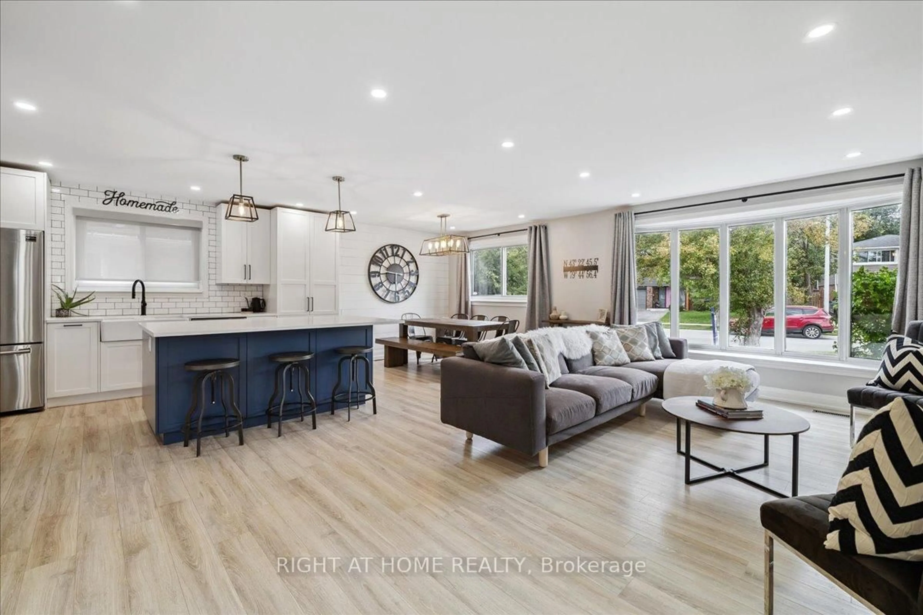 Open concept kitchen, unknown for 5316 Riverside Dr, Burlington Ontario L7L 3X8