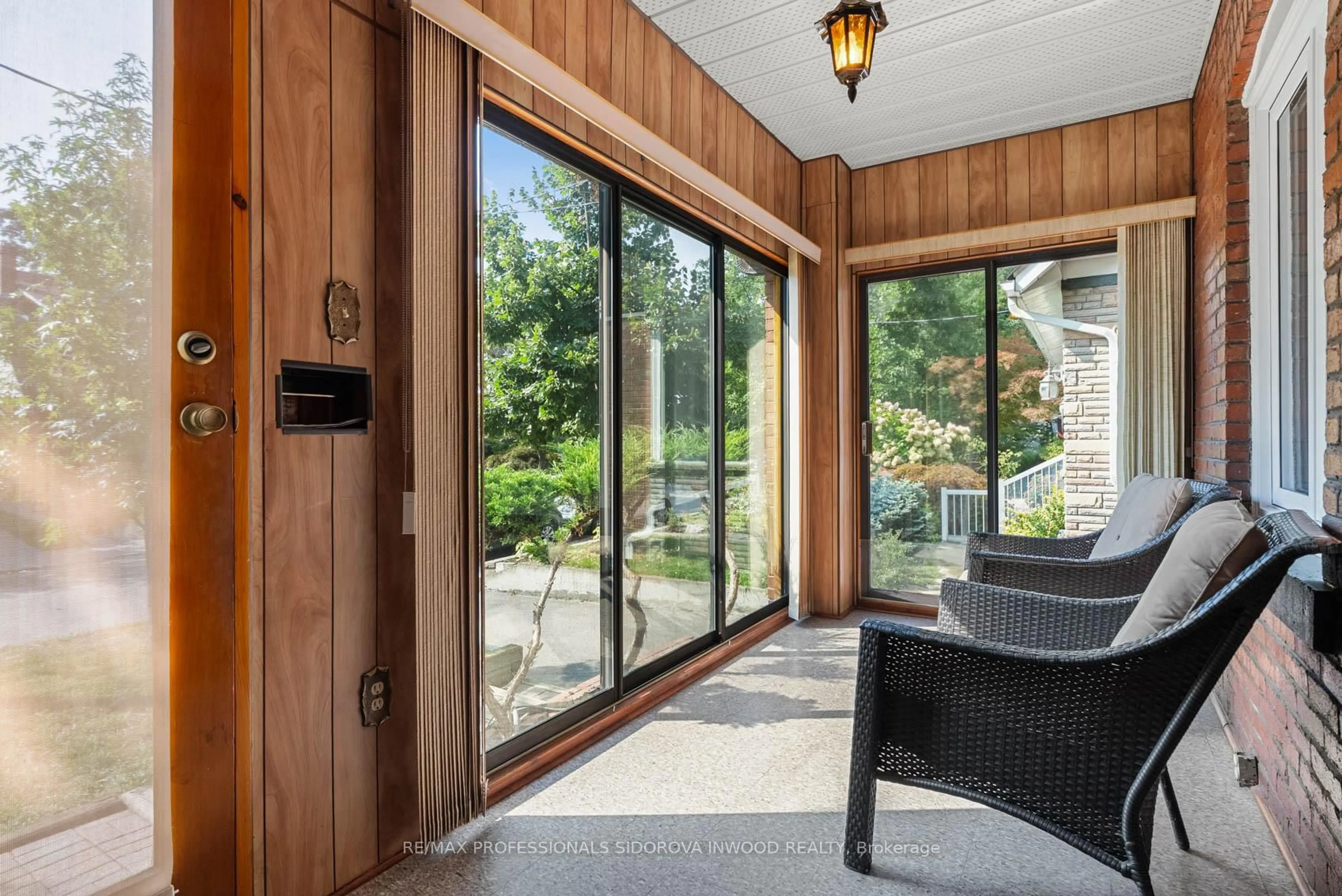 Indoor entryway for 20 Webb Ave, Toronto Ontario M6P 1M5
