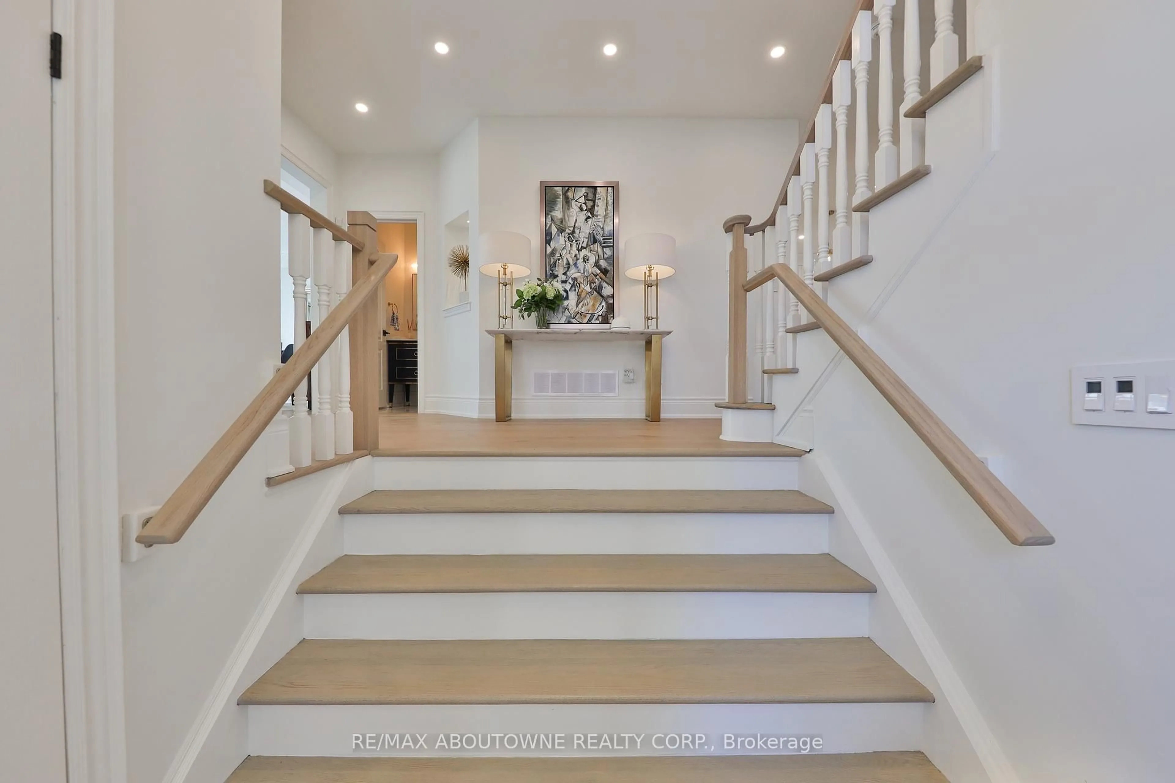 Unknown for 2400 Neyagawa Blvd #30, Oakville Ontario L6H 7P5