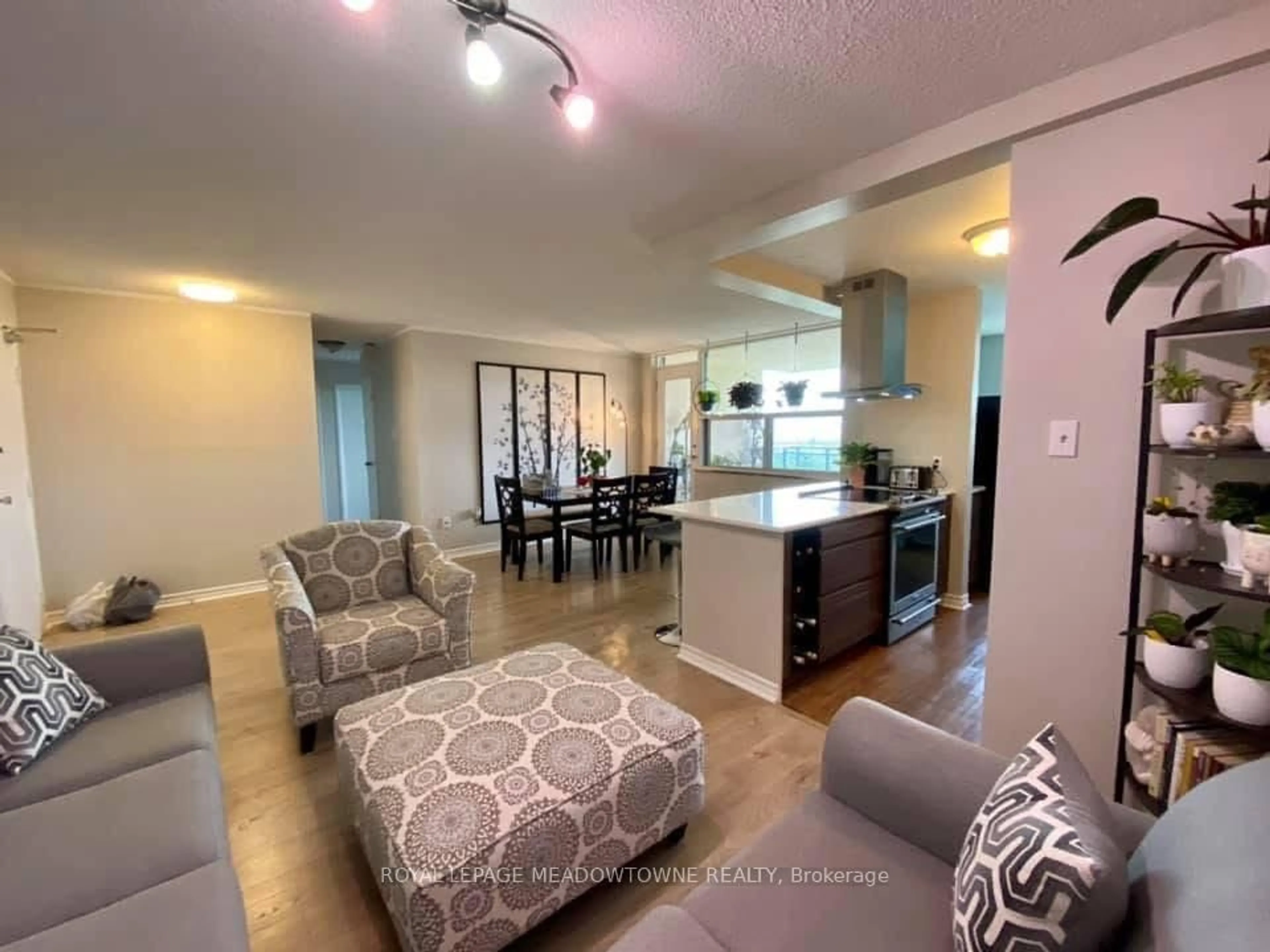 Unknown for 966 Inverhouse Dr #609, Mississauga Ontario L5J 4B6