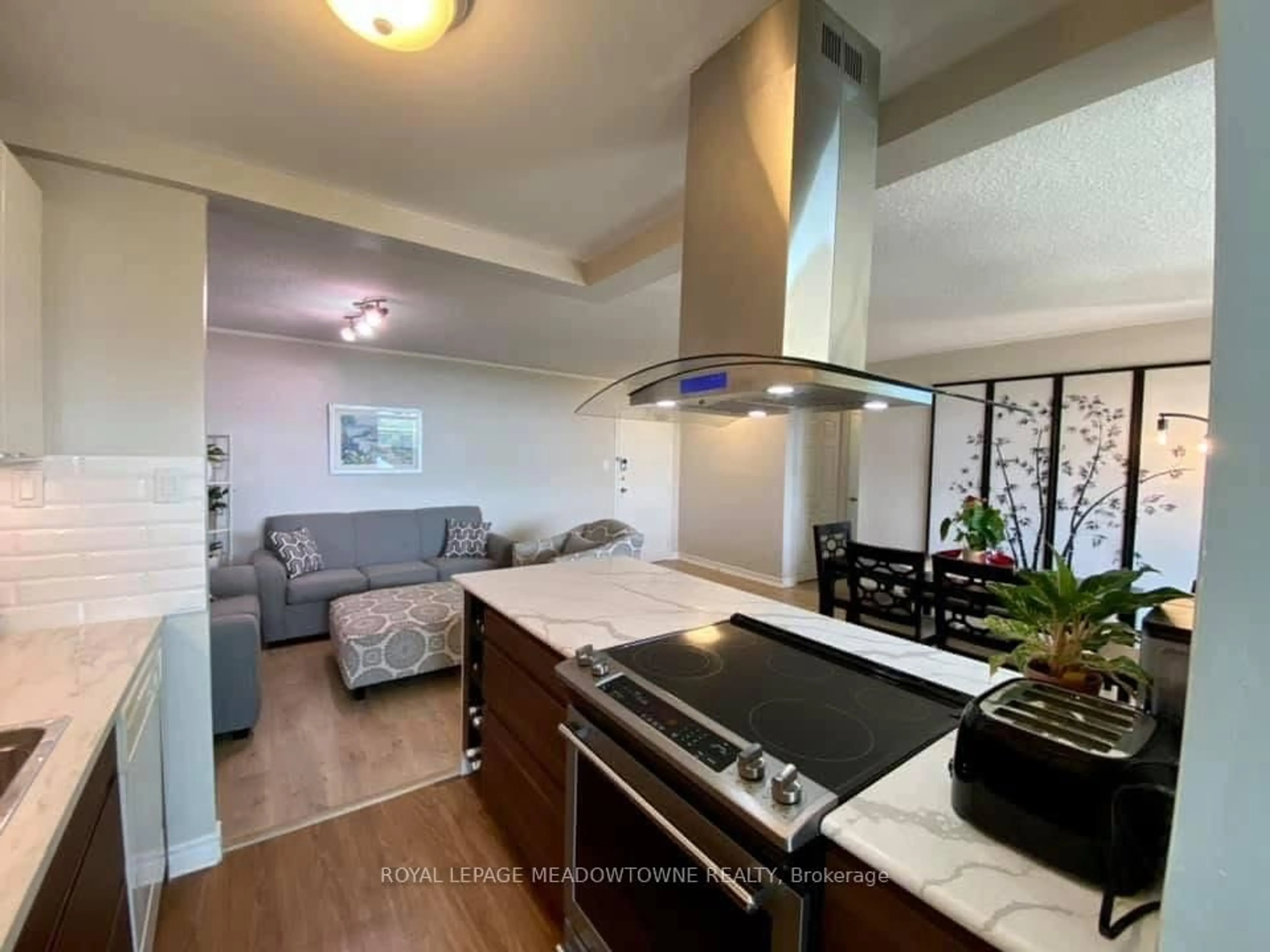 Open concept kitchen, unknown for 966 Inverhouse Dr #609, Mississauga Ontario L5J 4B6