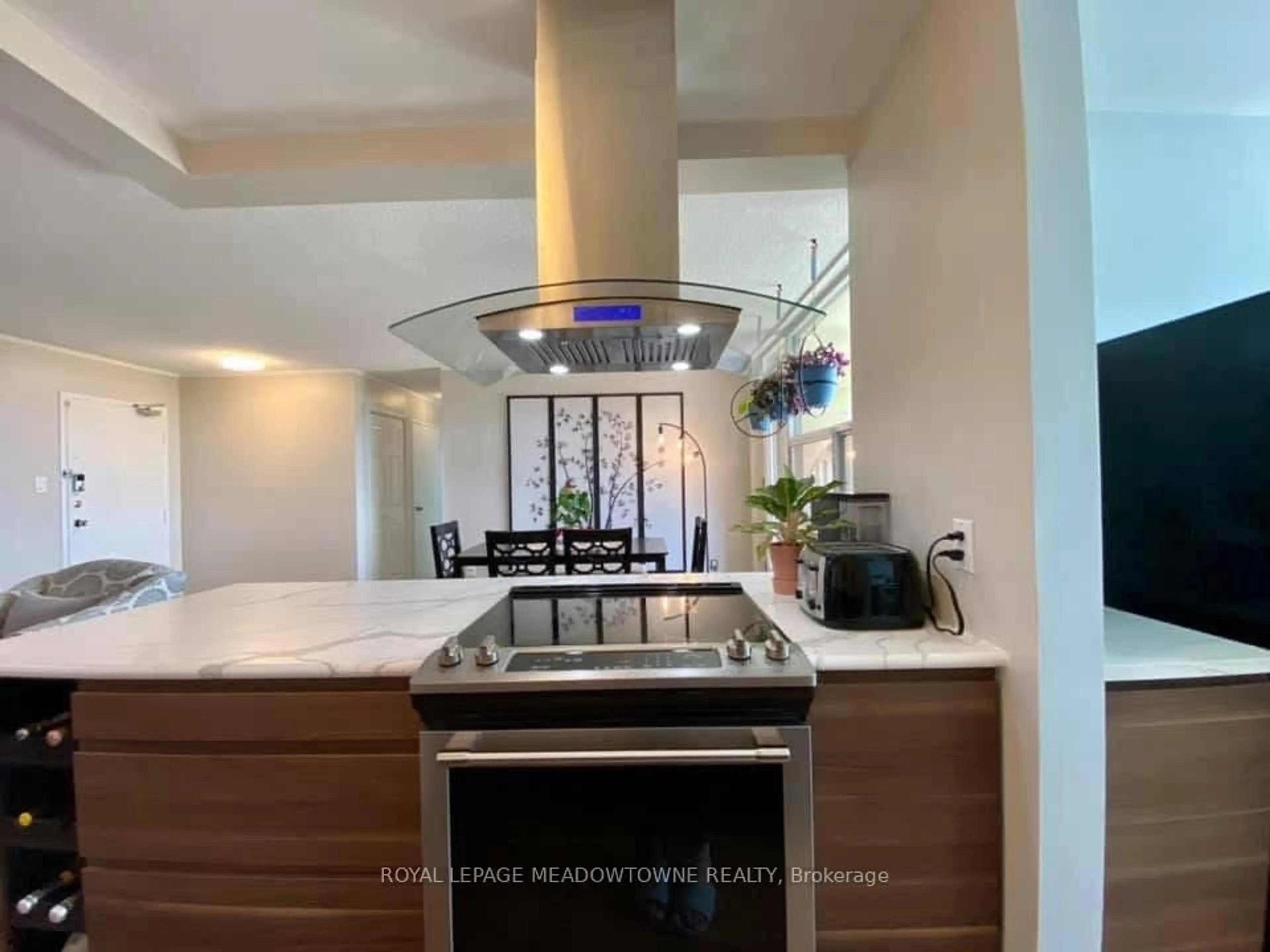 Contemporary kitchen, ceramic/tile floor for 966 Inverhouse Dr #609, Mississauga Ontario L5J 4B6