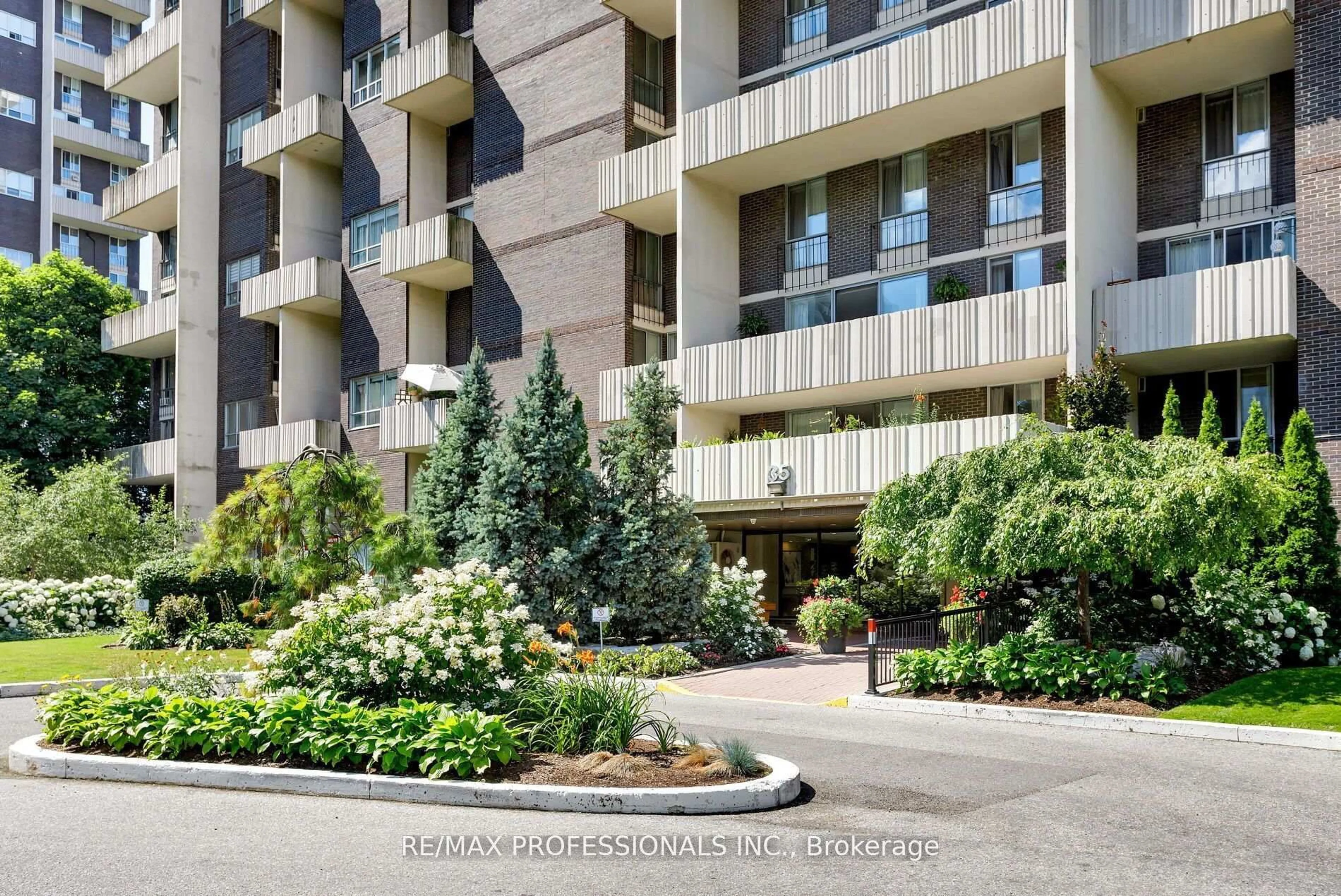 Indoor foyer for 35 Ormskirk Ave #510, Toronto Ontario M6S 1A8