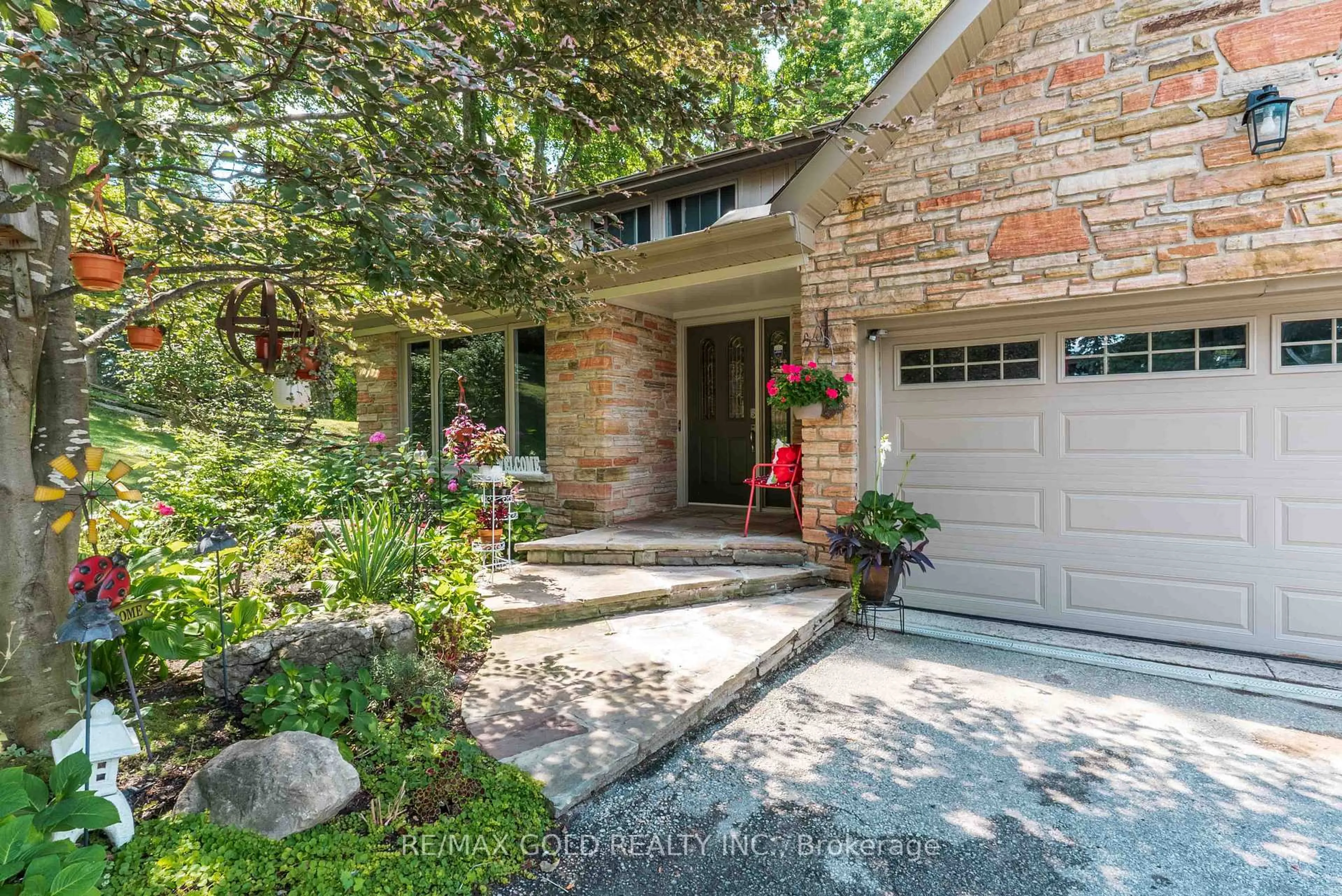 Home with brick exterior material, street for 52 Palmer Circ, Caledon Ontario L7E 0A5