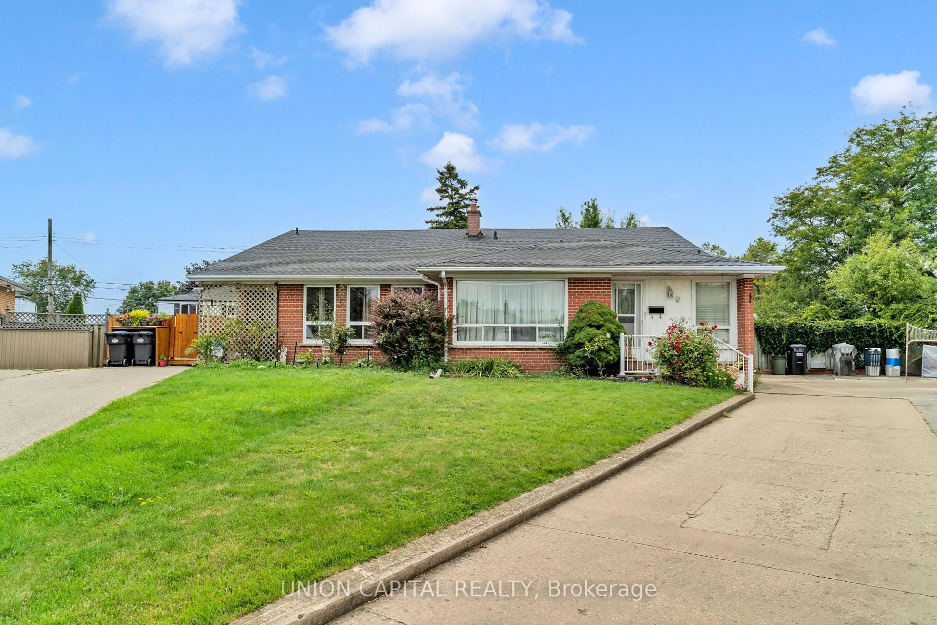 Home with brick exterior material, street for 19 Ava Crt, Brampton Ontario L6T 1L5