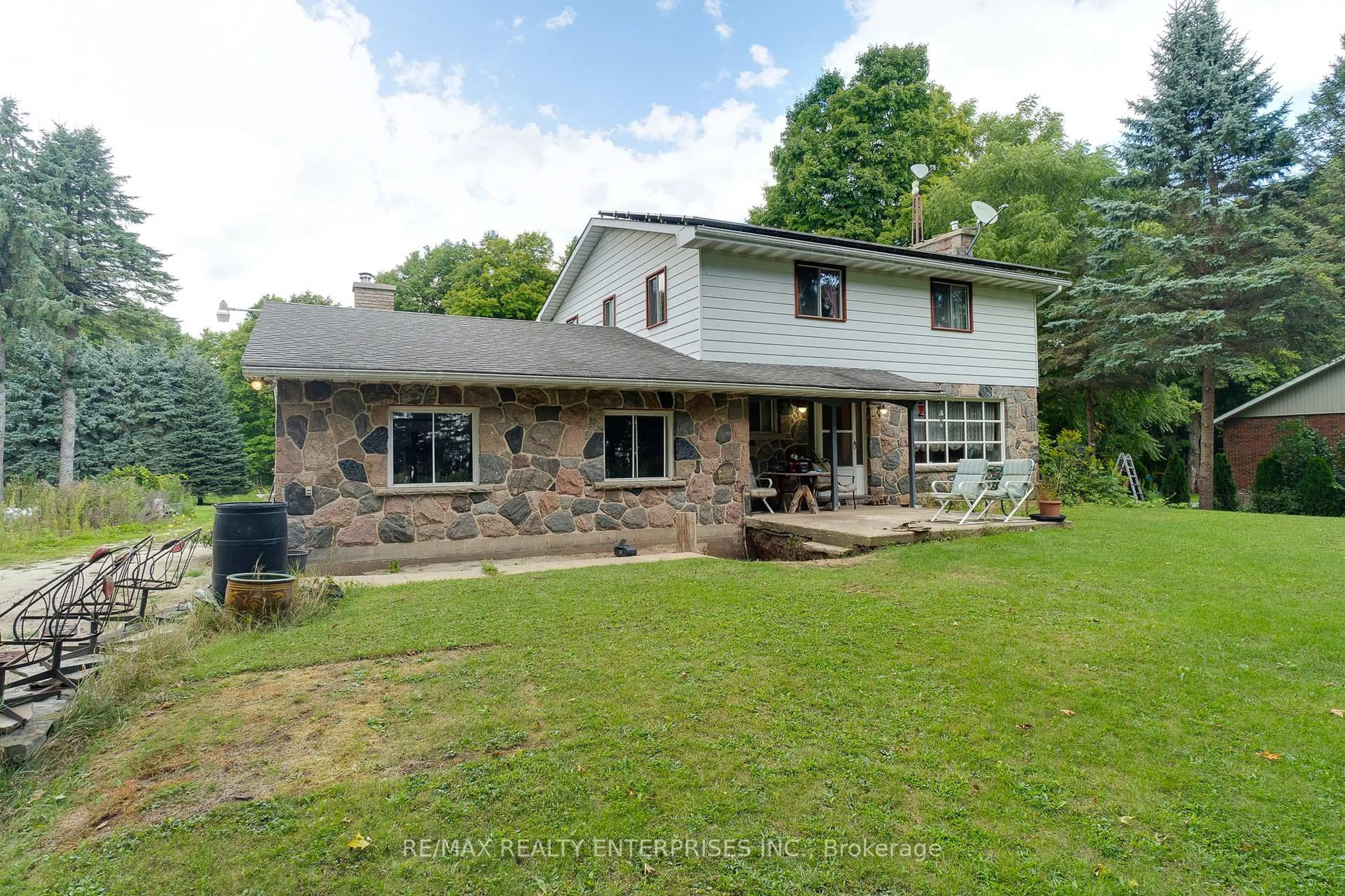 A pic from outside/outdoor area/front of a property/back of a property/a pic from drone, unknown for 12909 5th Line, Halton Hills Ontario L0P 1H0