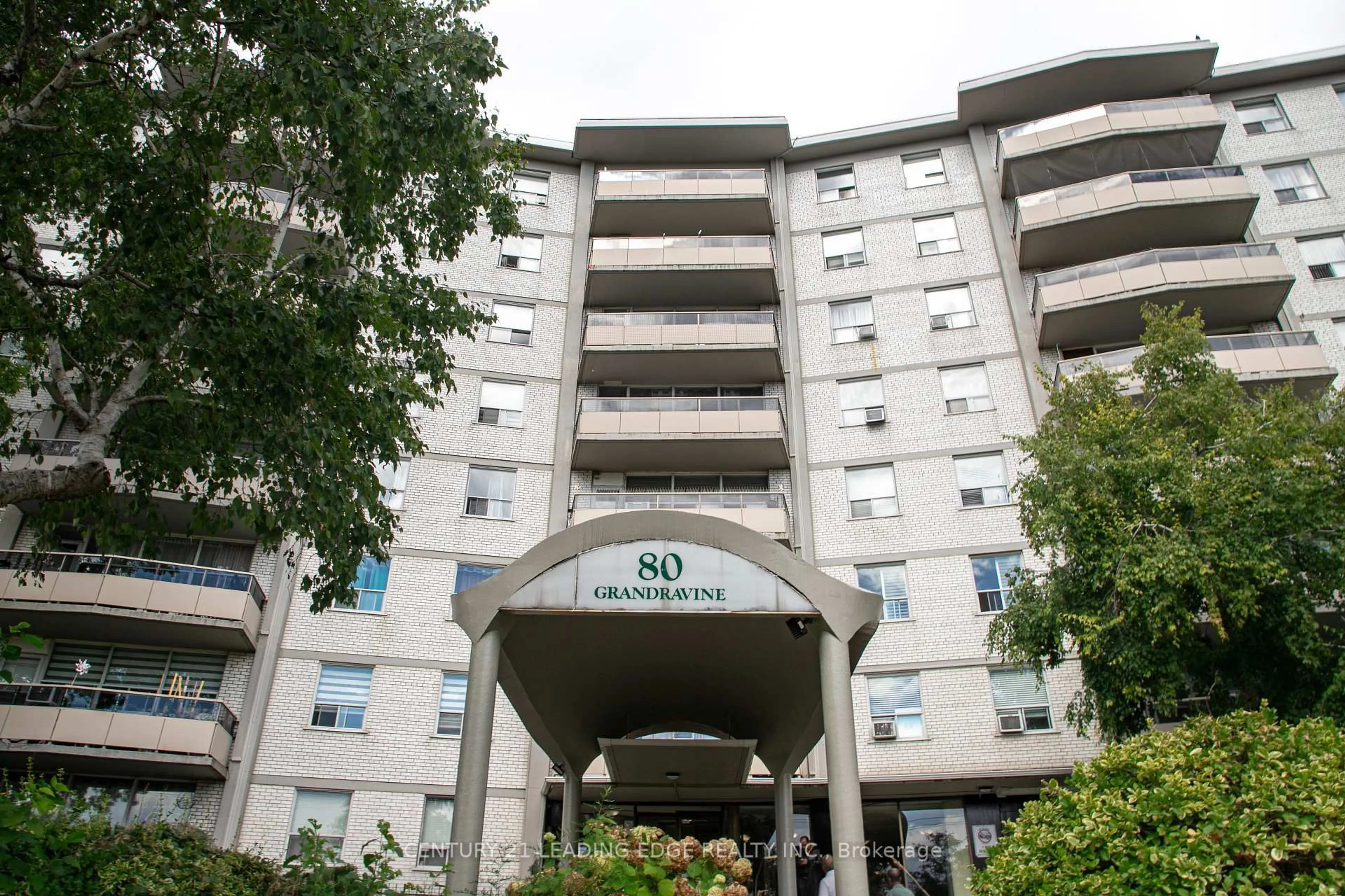 Indoor foyer for 80 Grandravine Dr #917, Toronto Ontario M3J 1B2