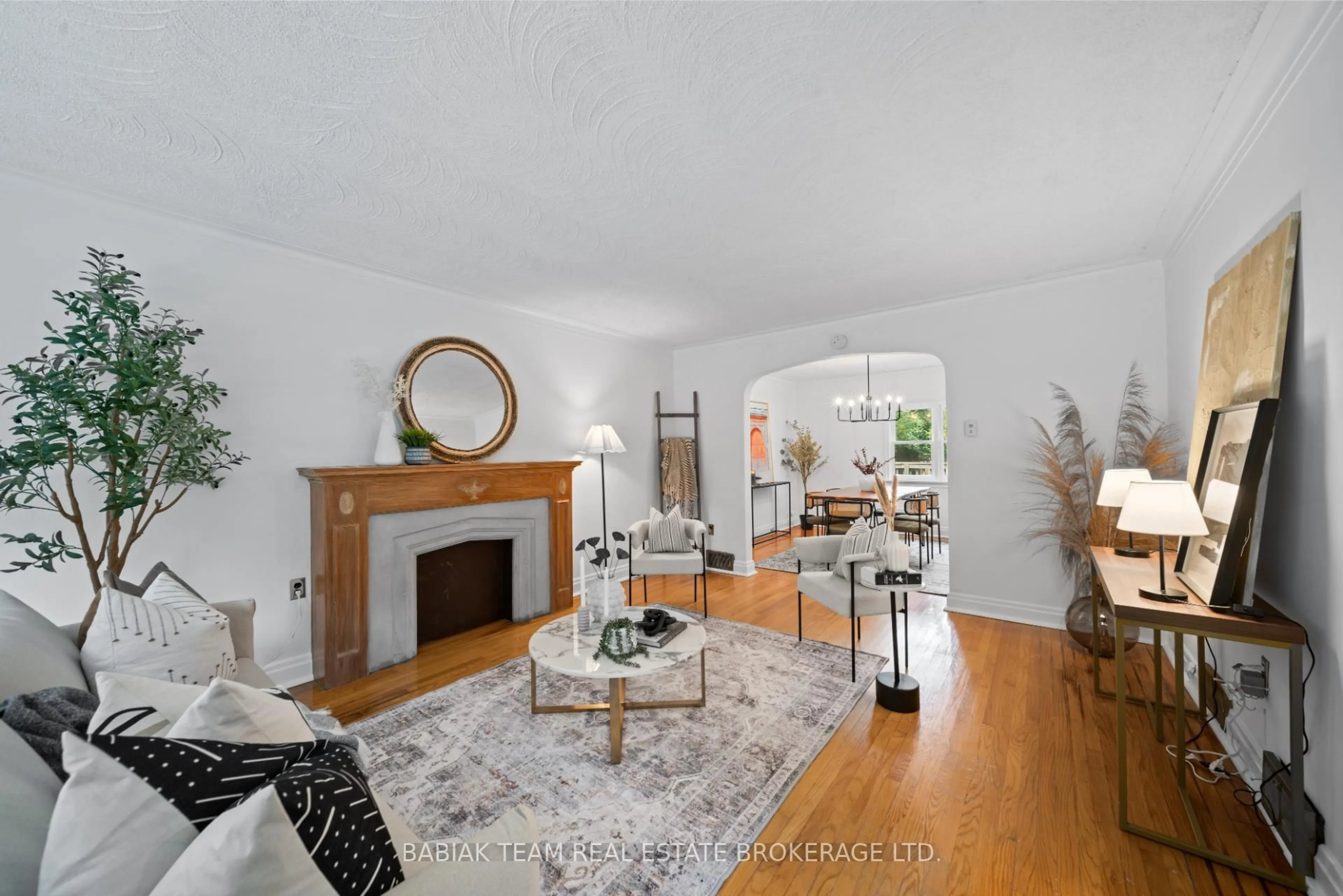 Living room with furniture, unknown for 117 South Kingsway, Toronto Ontario M6S 3T5