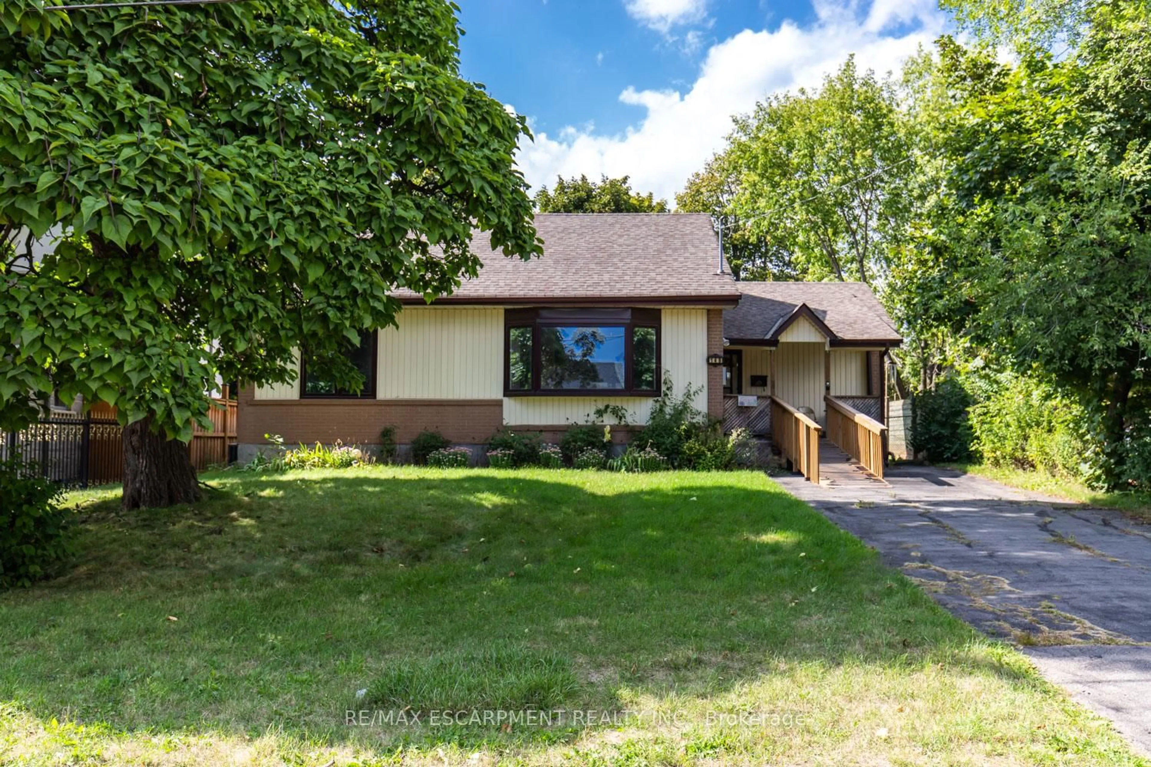 Home with brick exterior material, street for 149 Mansfield Dr, Oakville Ontario L6H 1K5