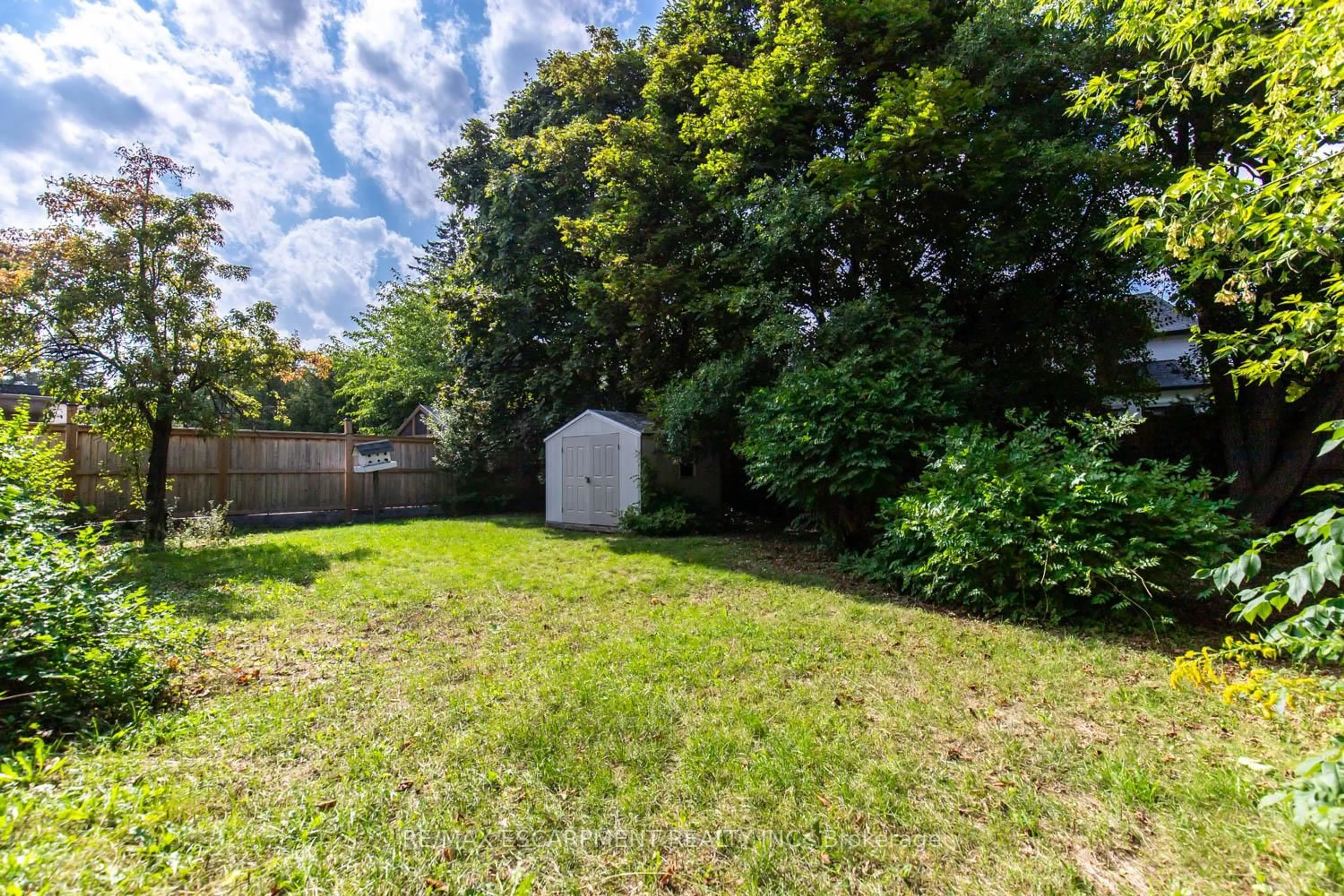 Shed for 149 Mansfield Dr, Oakville Ontario L6H 1K5