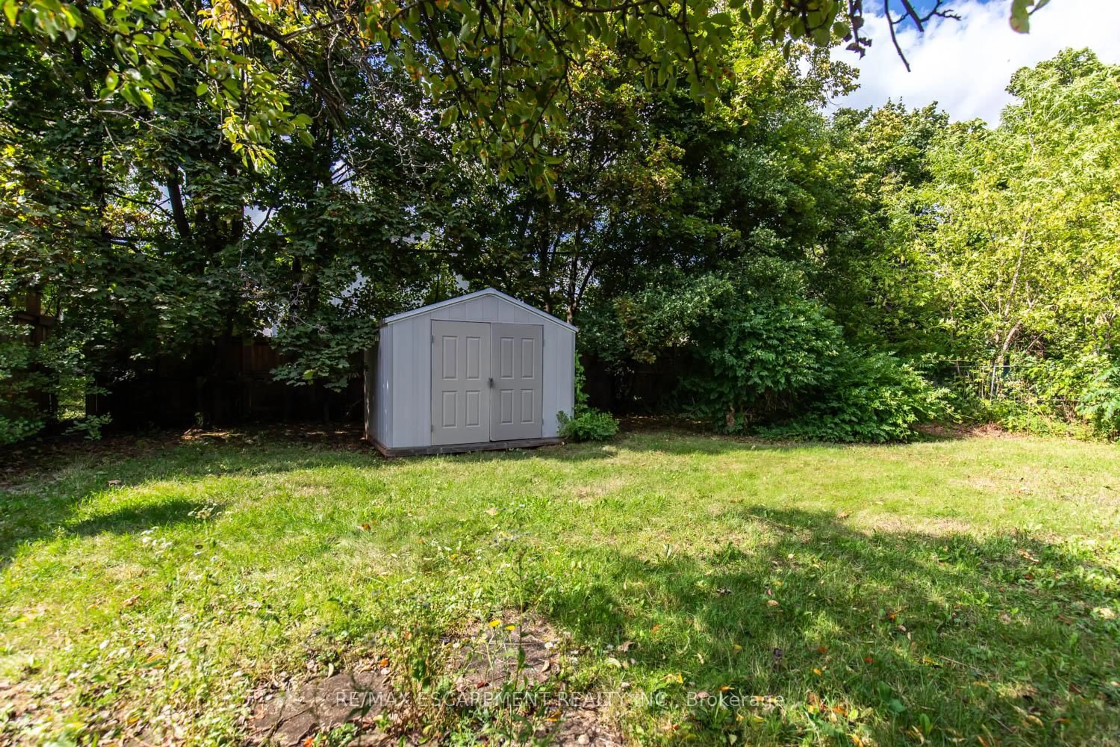 Shed for 149 Mansfield Dr, Oakville Ontario L6H 1K5