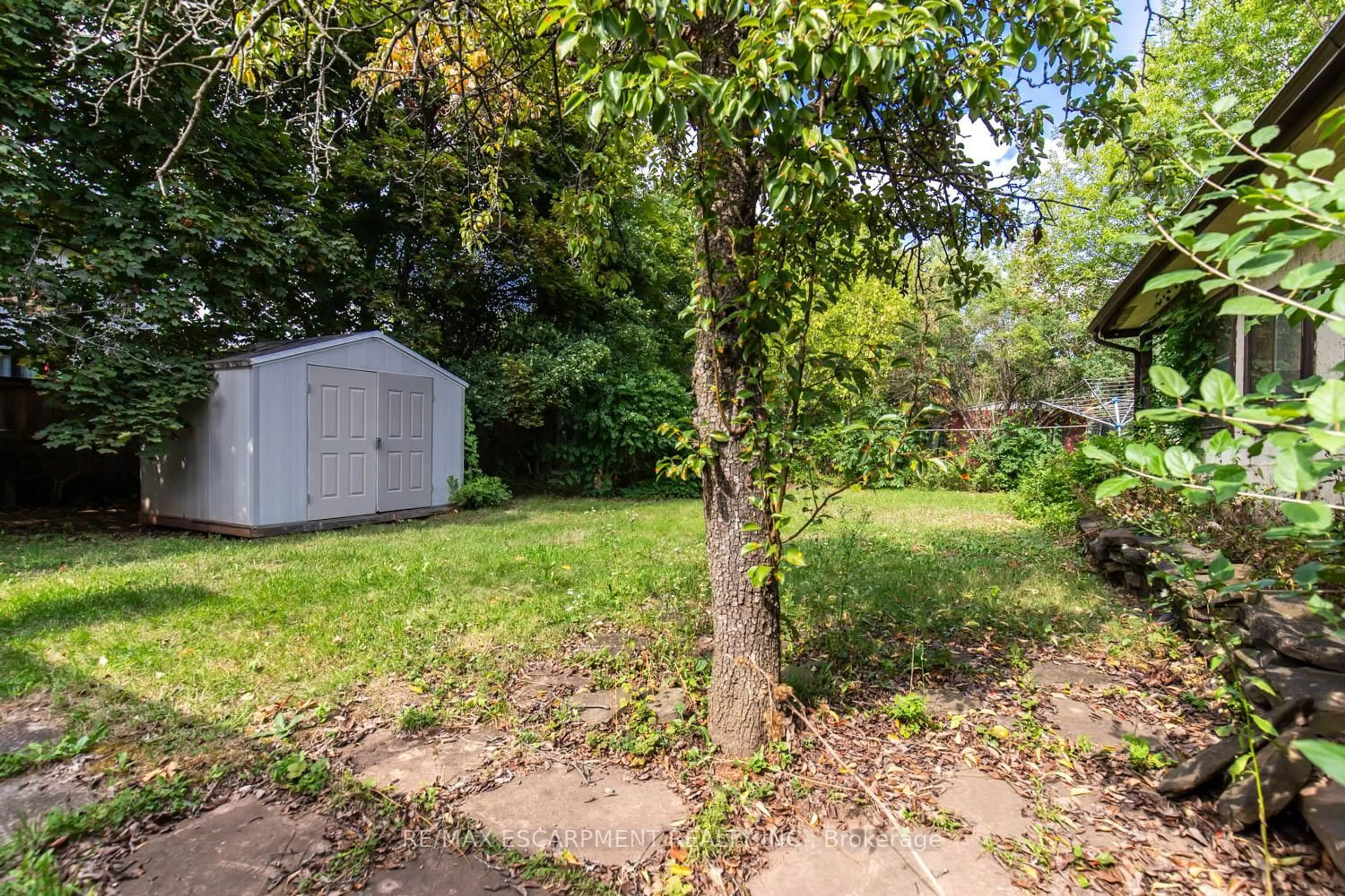 Shed for 149 Mansfield Dr, Oakville Ontario L6H 1K5