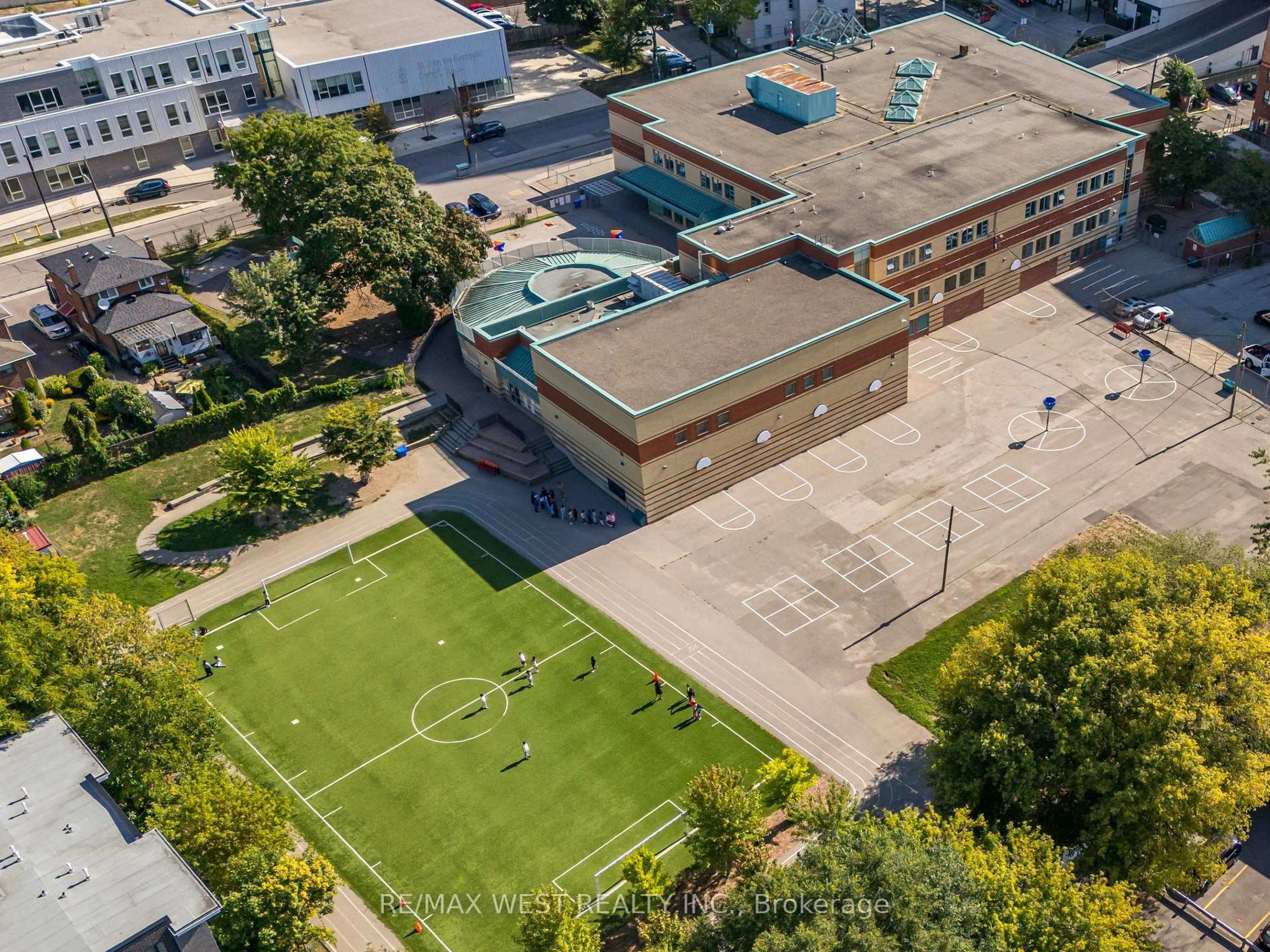 A pic from outside/outdoor area/front of a property/back of a property/a pic from drone, unknown for 2061 Weston Rd #32, Toronto Ontario M9N 1X7