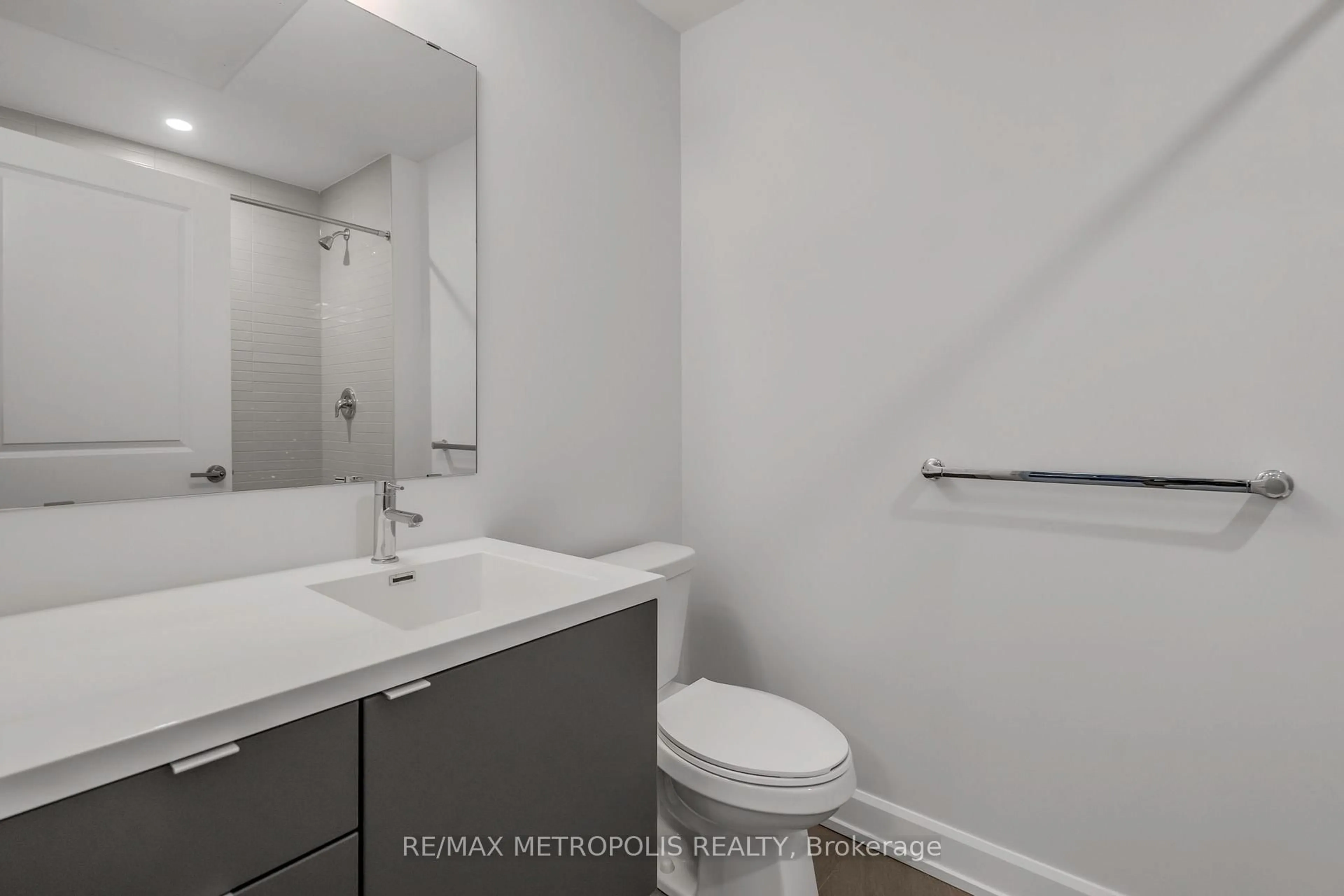 Standard bathroom, floor is not visible for 3220 William Coltson Ave #515, Oakville Ontario L6H 7X9