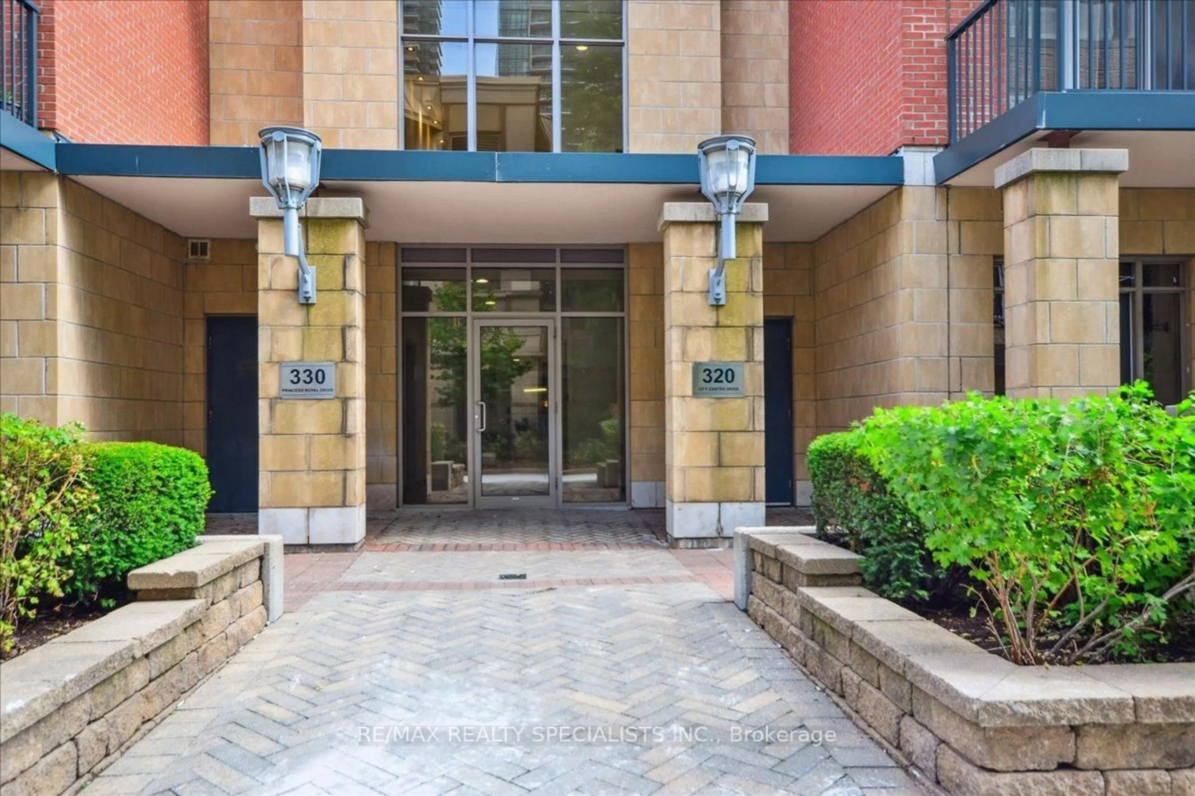 Indoor foyer for 330 Princess Royal Dr #319, Mississauga Ontario L5B 4P7