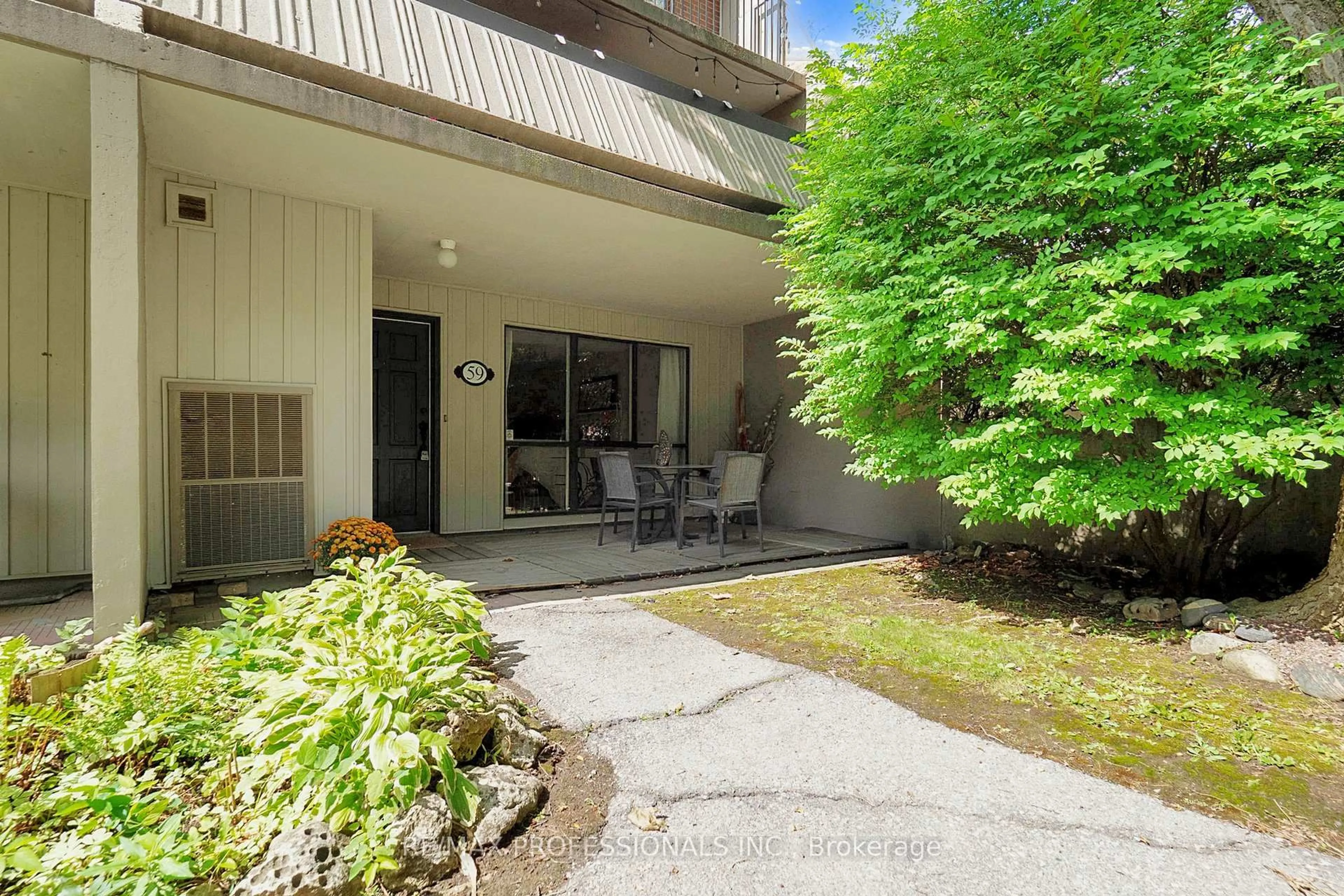 Patio, street for 1330 Mississauga Valley Blvd #59, Mississauga Ontario L5A 3T1