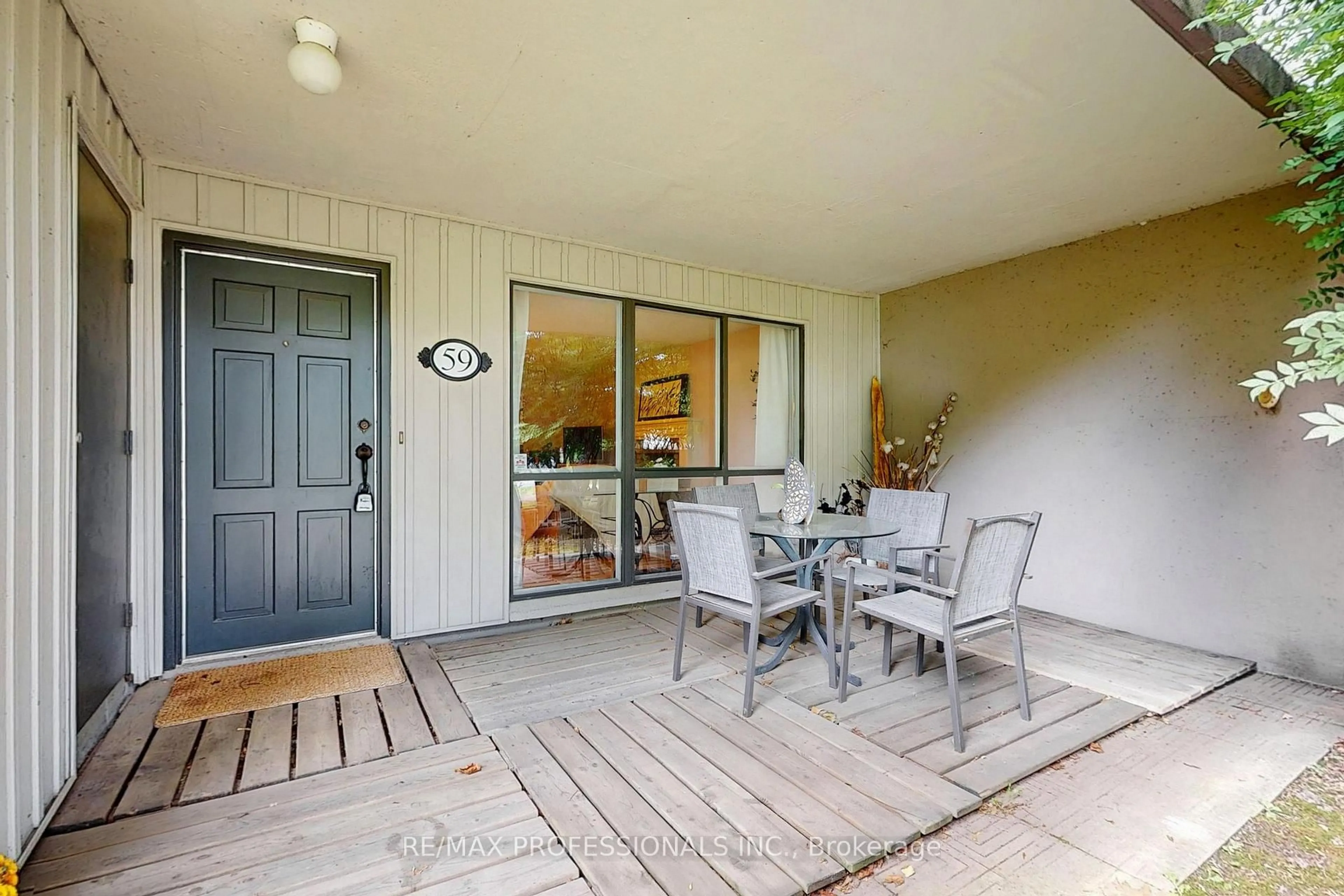 Patio, street for 1330 Mississauga Valley Blvd #59, Mississauga Ontario L5A 3T1