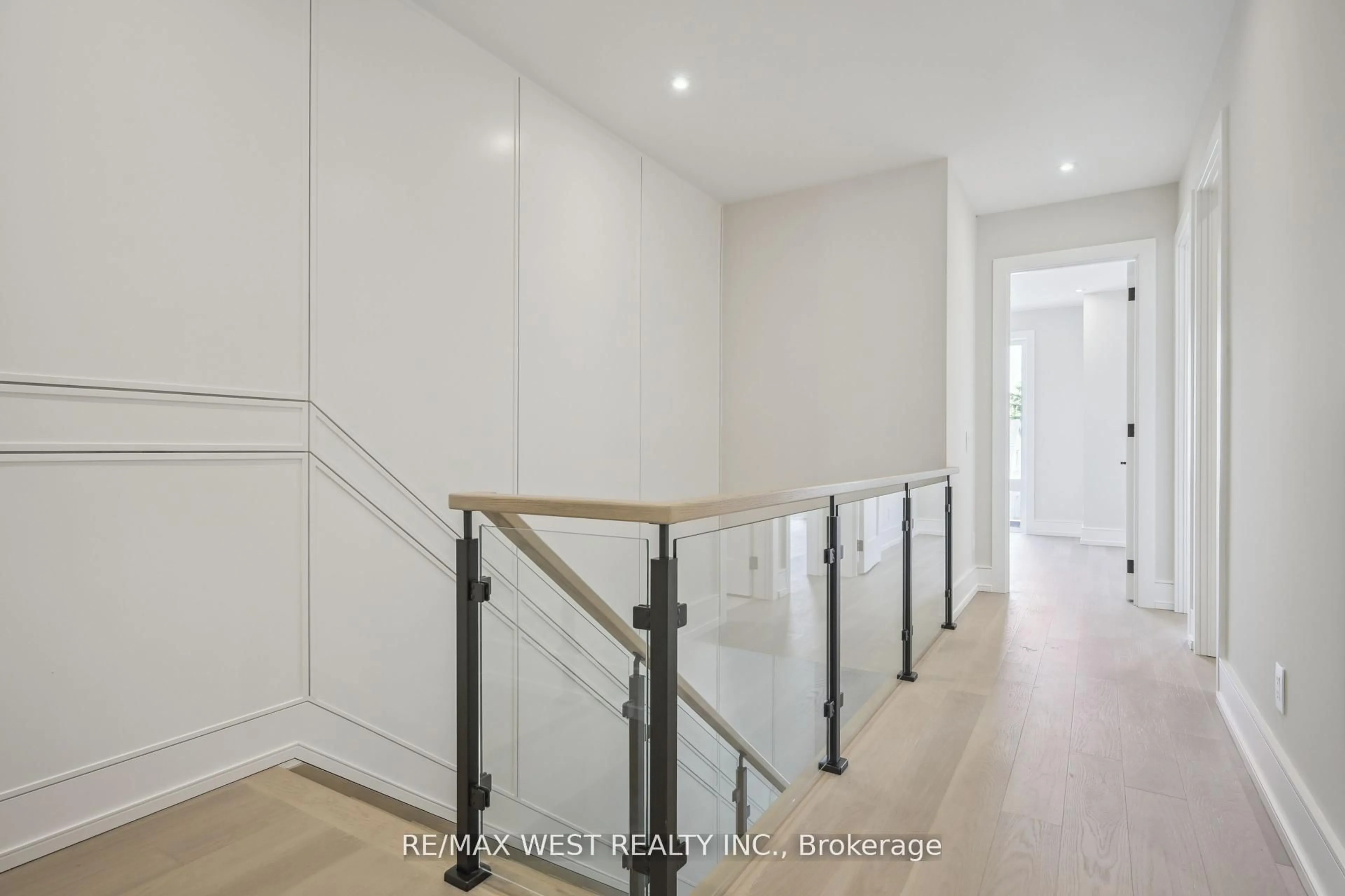 Indoor foyer for 12B Foch Ave, Toronto Ontario M8W 3X1