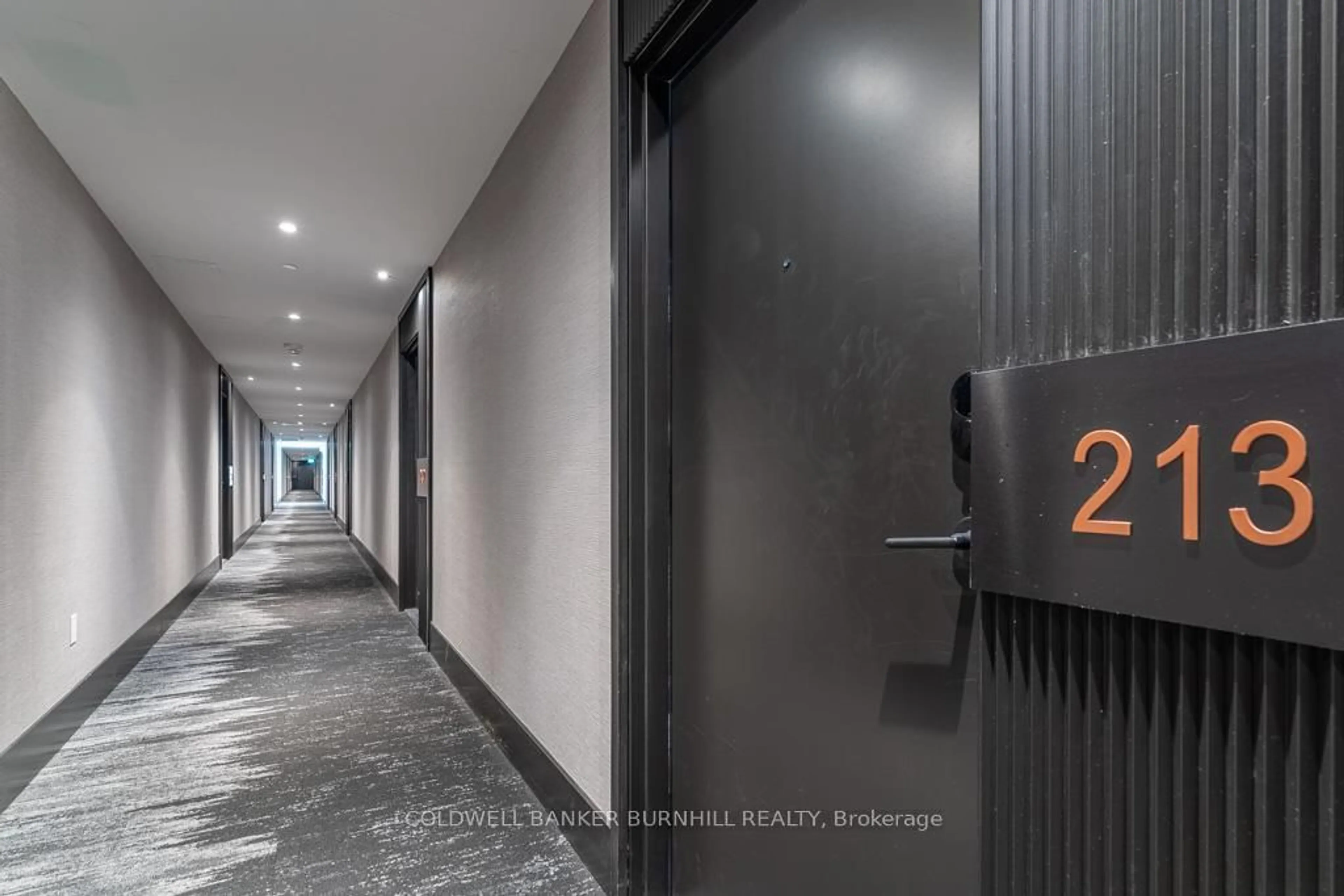 Indoor foyer for 2450 Old Bronte Rd #213, Oakville Ontario L6M 4J2