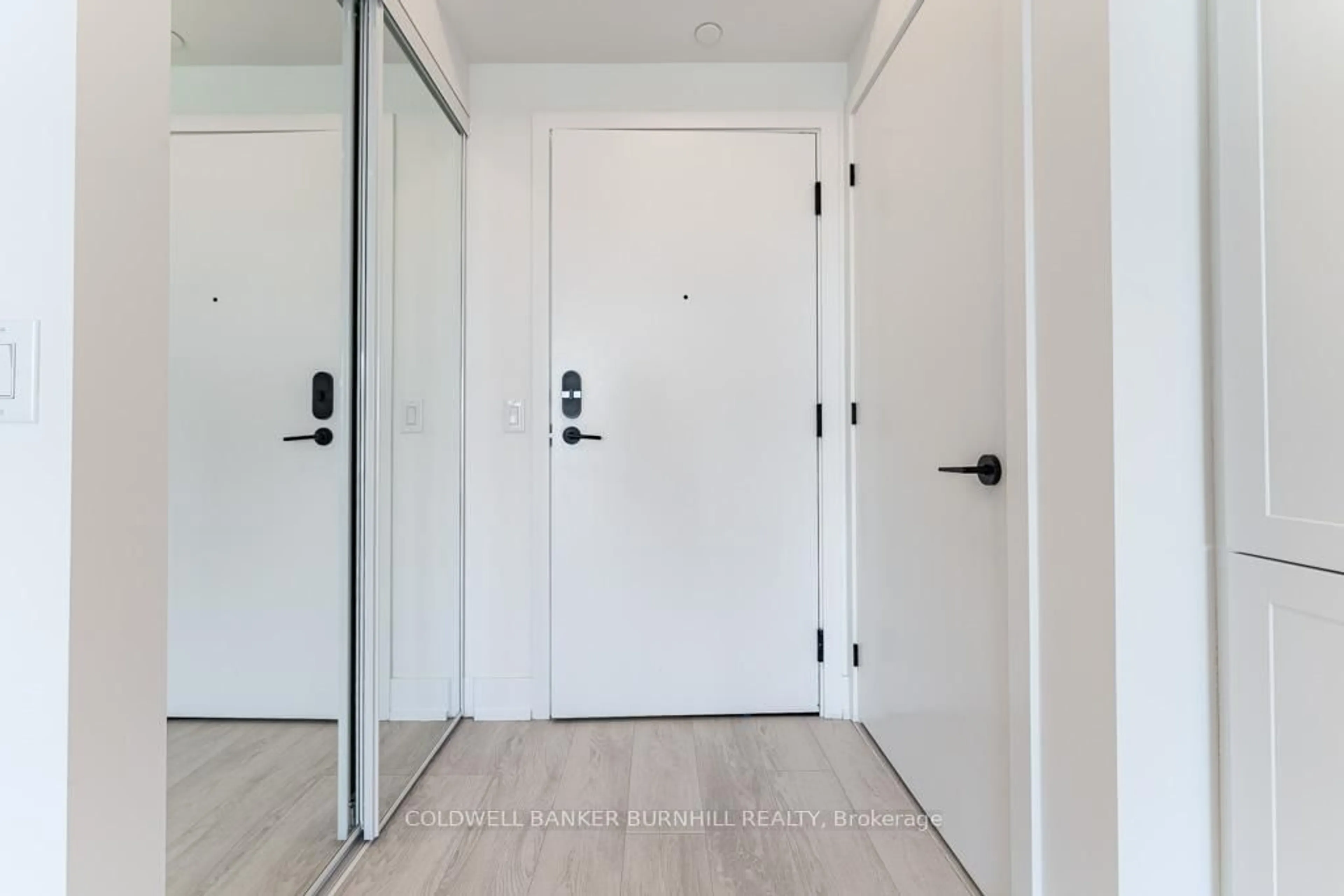 Indoor entryway for 2450 Old Bronte Rd #213, Oakville Ontario L6M 4J2