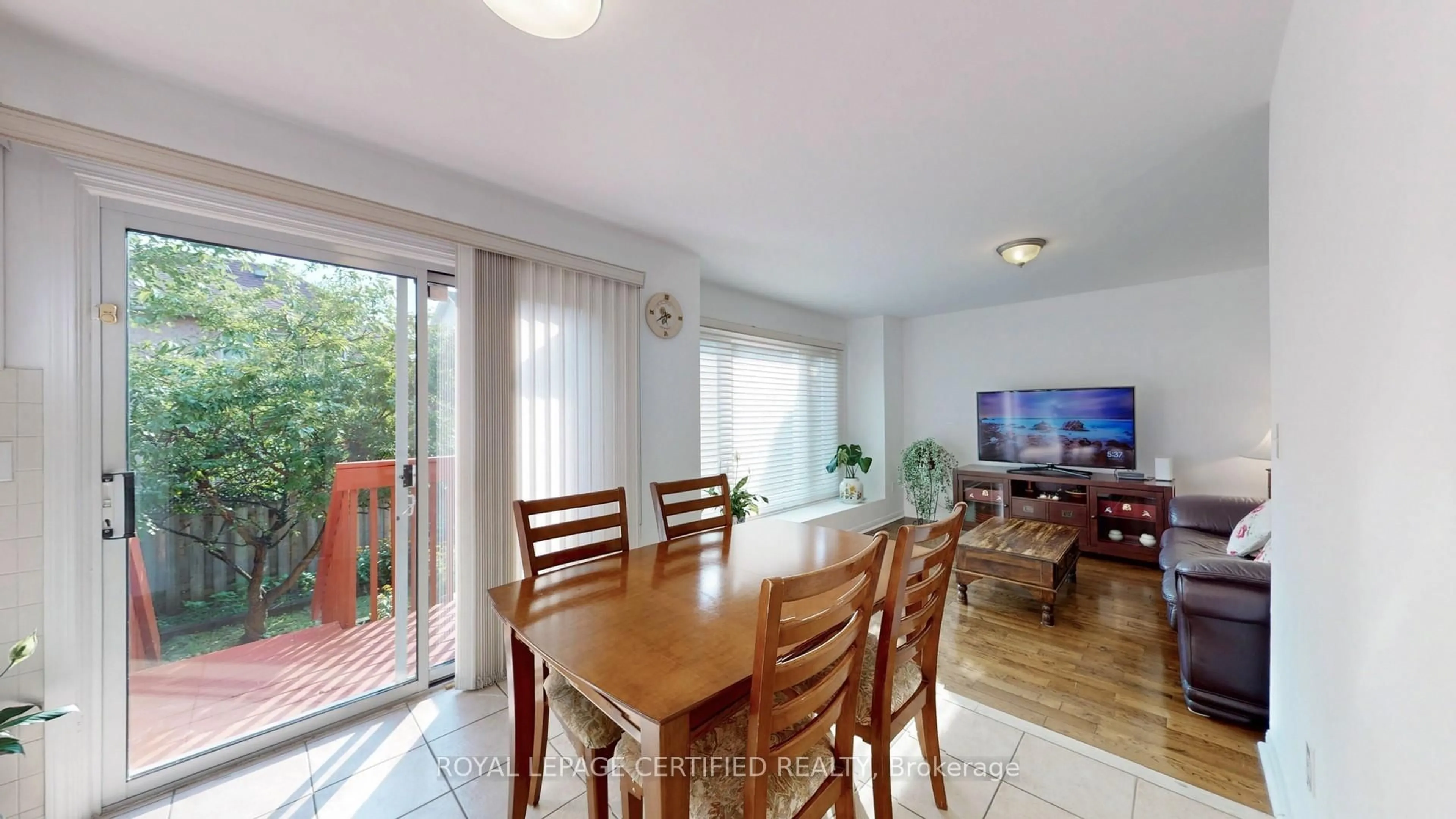 Dining room, wood/laminate floor for 3158 Rock Harbour Dr, Mississauga Ontario L5B 4G4
