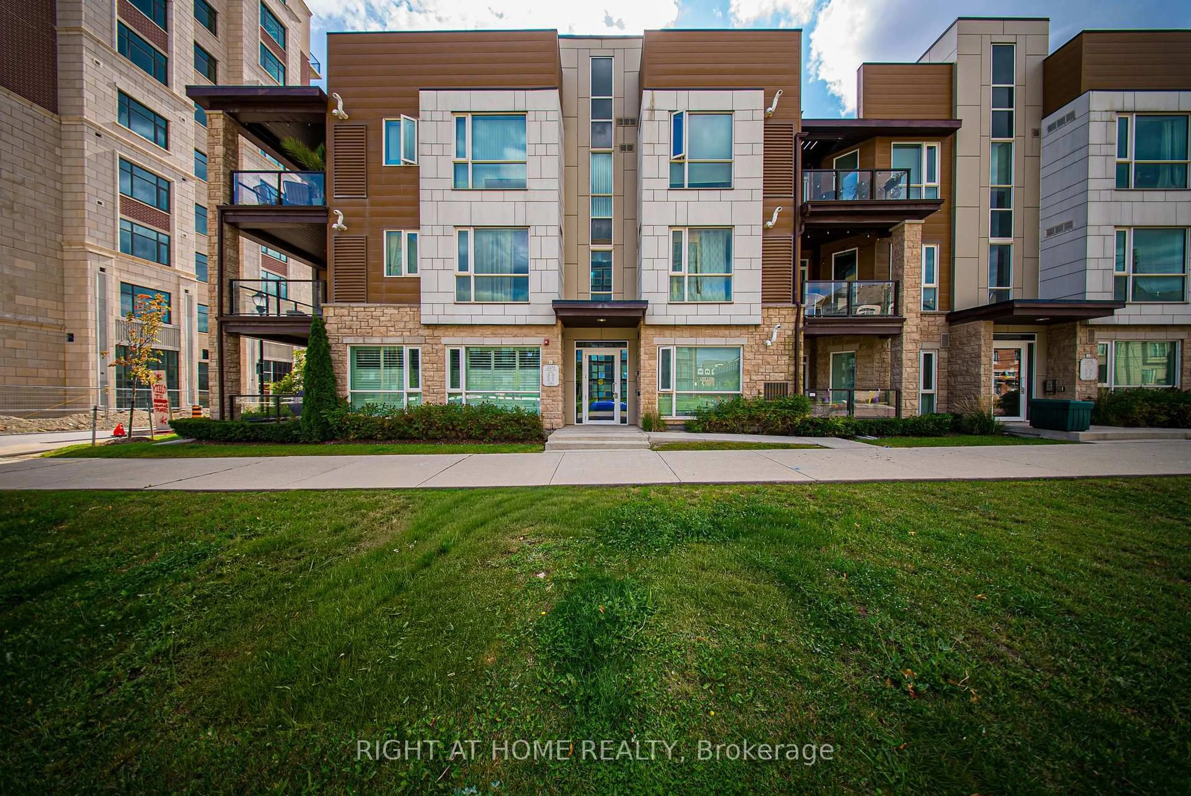A pic from outside/outdoor area/front of a property/back of a property/a pic from drone, unknown for 2370 Khalsa Gate #311, Oakville Ontario L6M 1P5