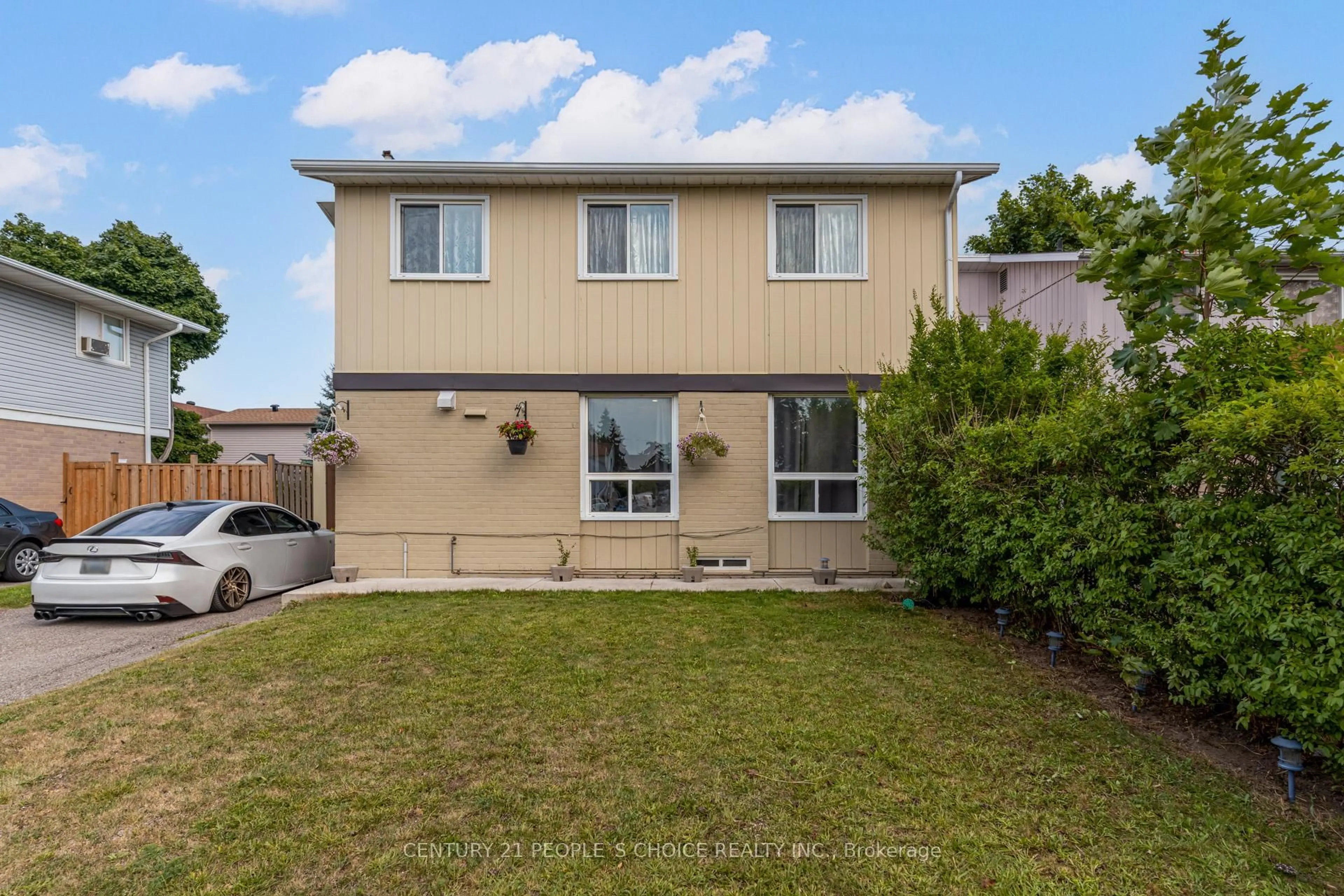 Unknown for 18 Hernon Crt, Brampton Ontario L6S 2B9