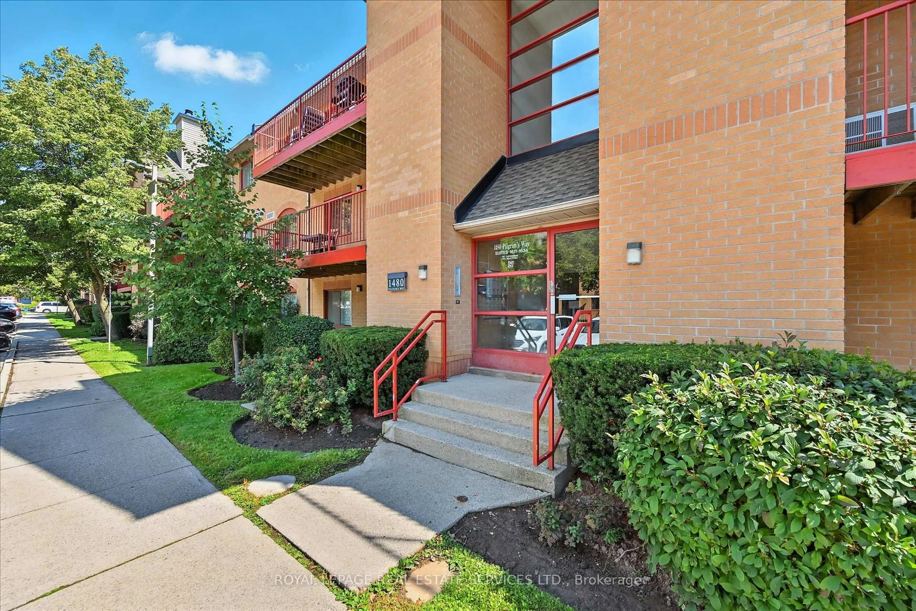 Indoor foyer for 1480 Pilgrims Way #1634, Oakville Ontario L6M 3G7