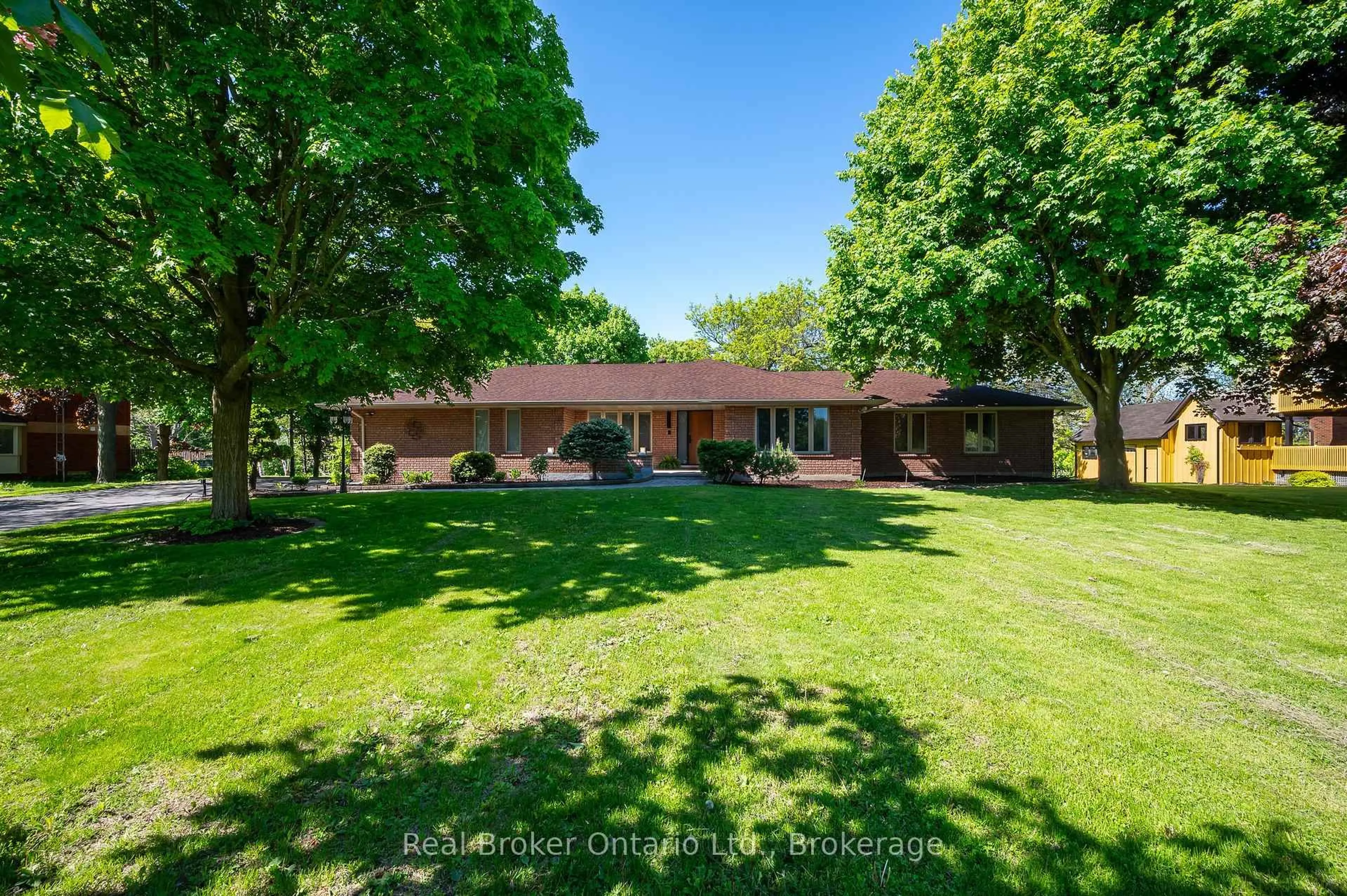 A pic from outside/outdoor area/front of a property/back of a property/a pic from drone, unknown for 10158 Old Pine Crest Rd, Halton Hills Ontario L0P 1K0