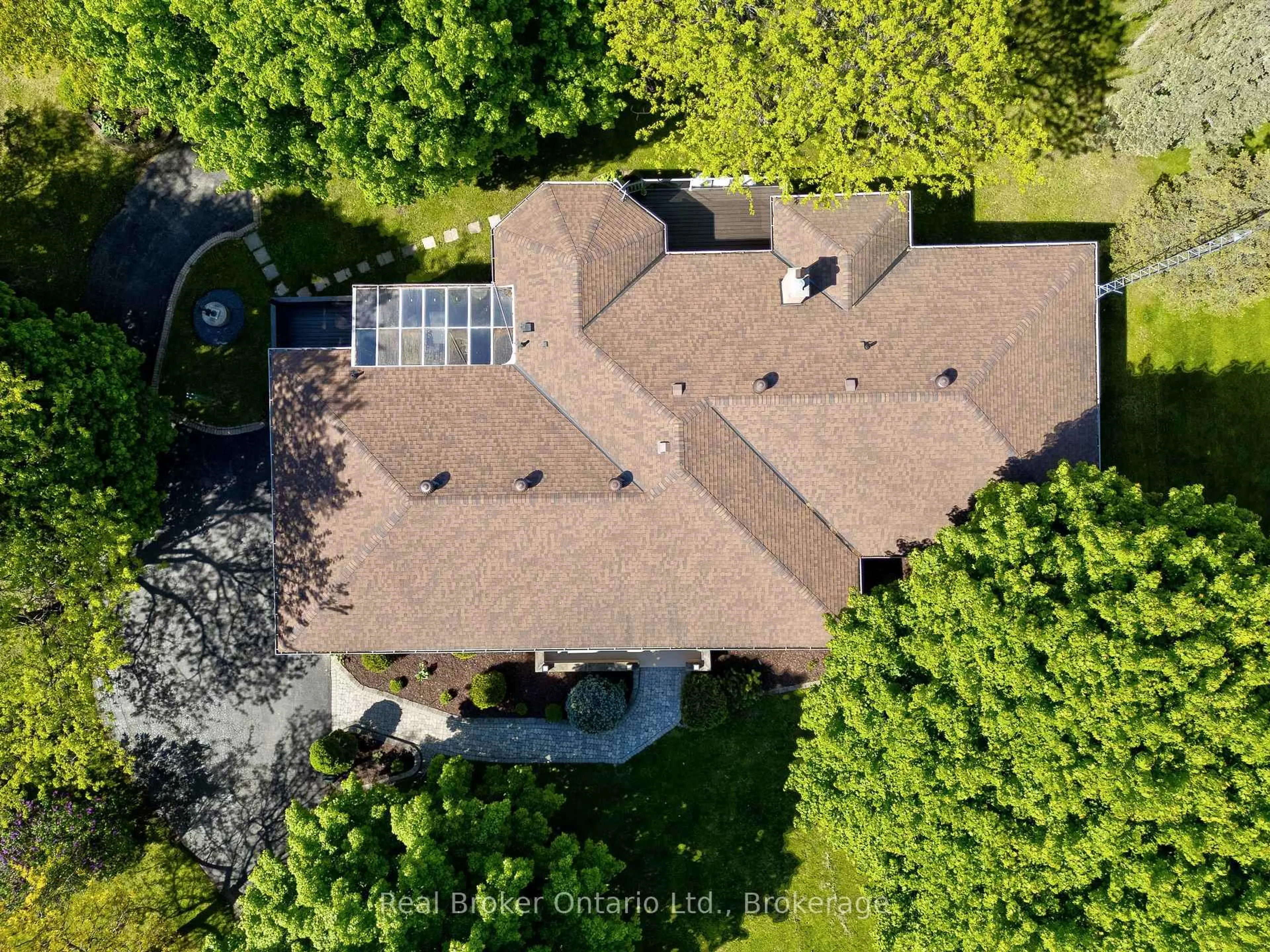 A pic from outside/outdoor area/front of a property/back of a property/a pic from drone, unknown for 10158 Old Pine Crest Rd, Halton Hills Ontario L0P 1K0