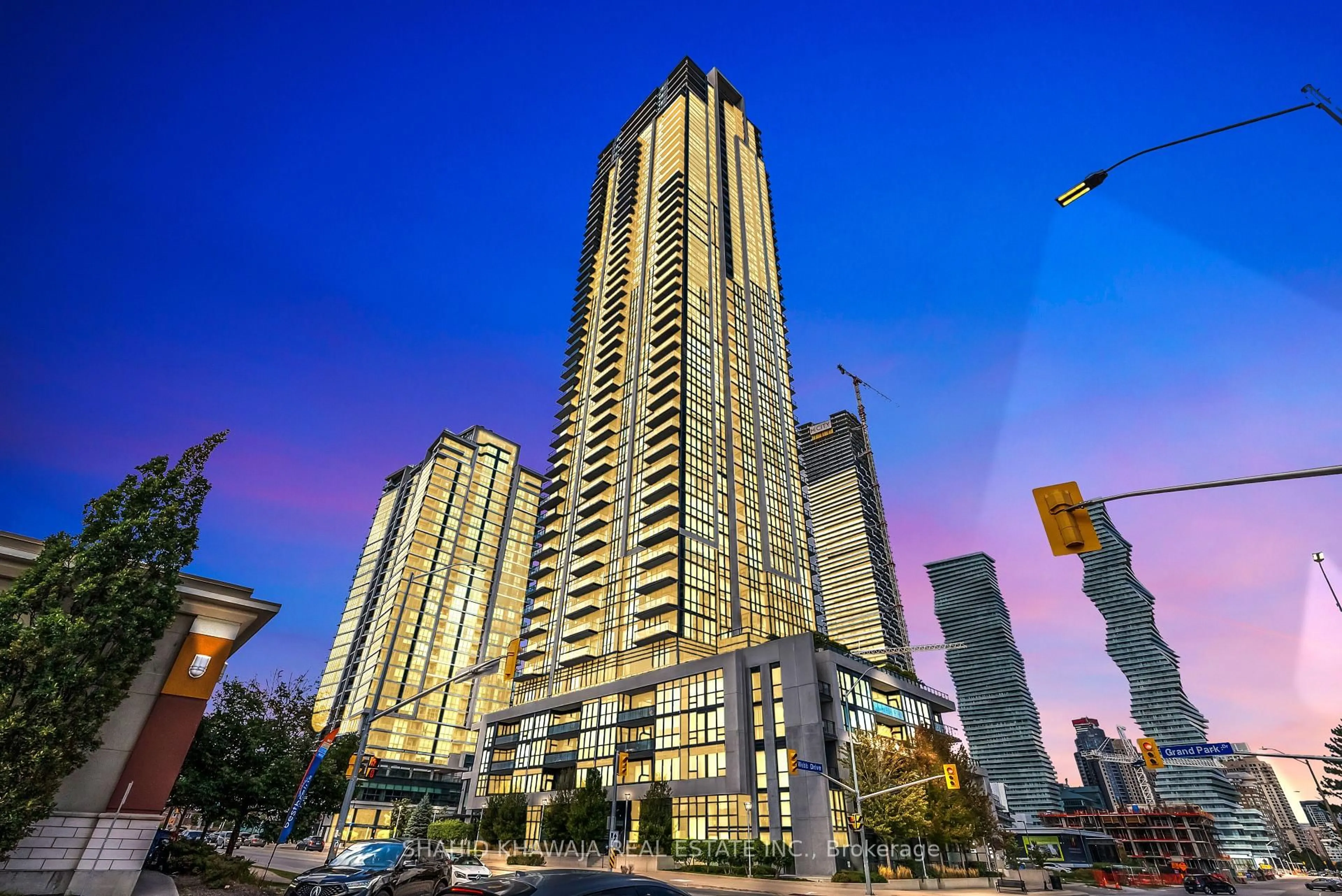 Indoor foyer for 3975 Grand Park Dr #4004, Mississauga Ontario L5B 4M6