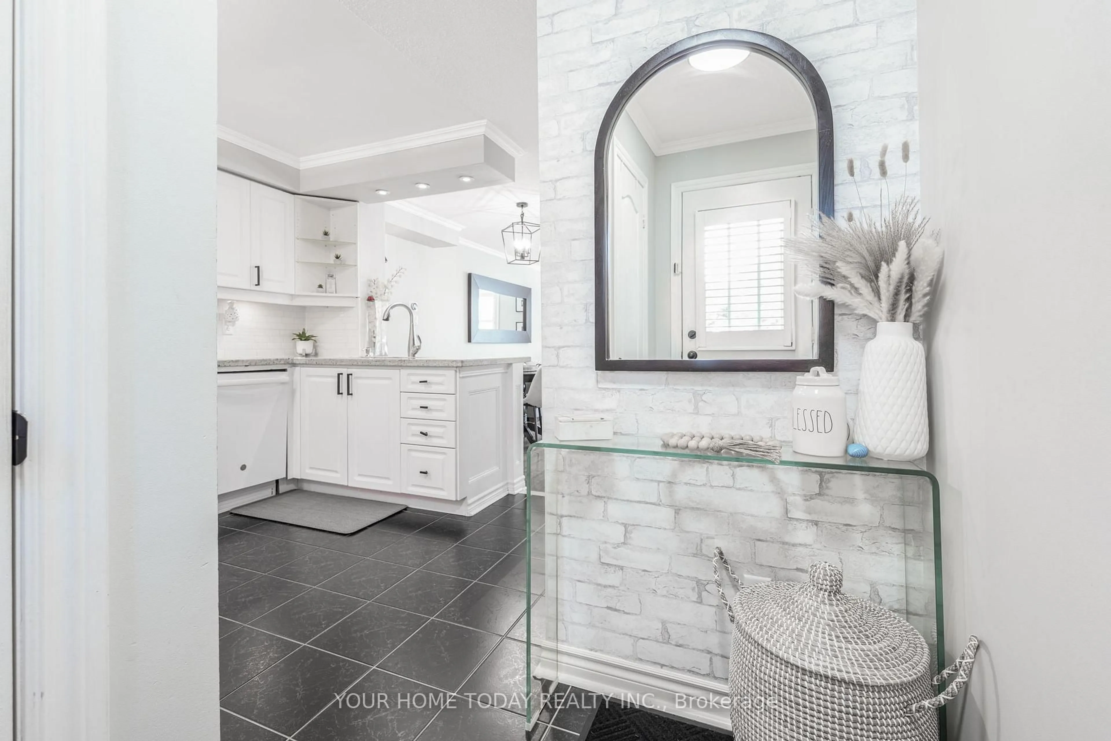 Contemporary bathroom, ceramic/tile floor for 76 River Dr #8, Halton Hills Ontario L7G 2J2