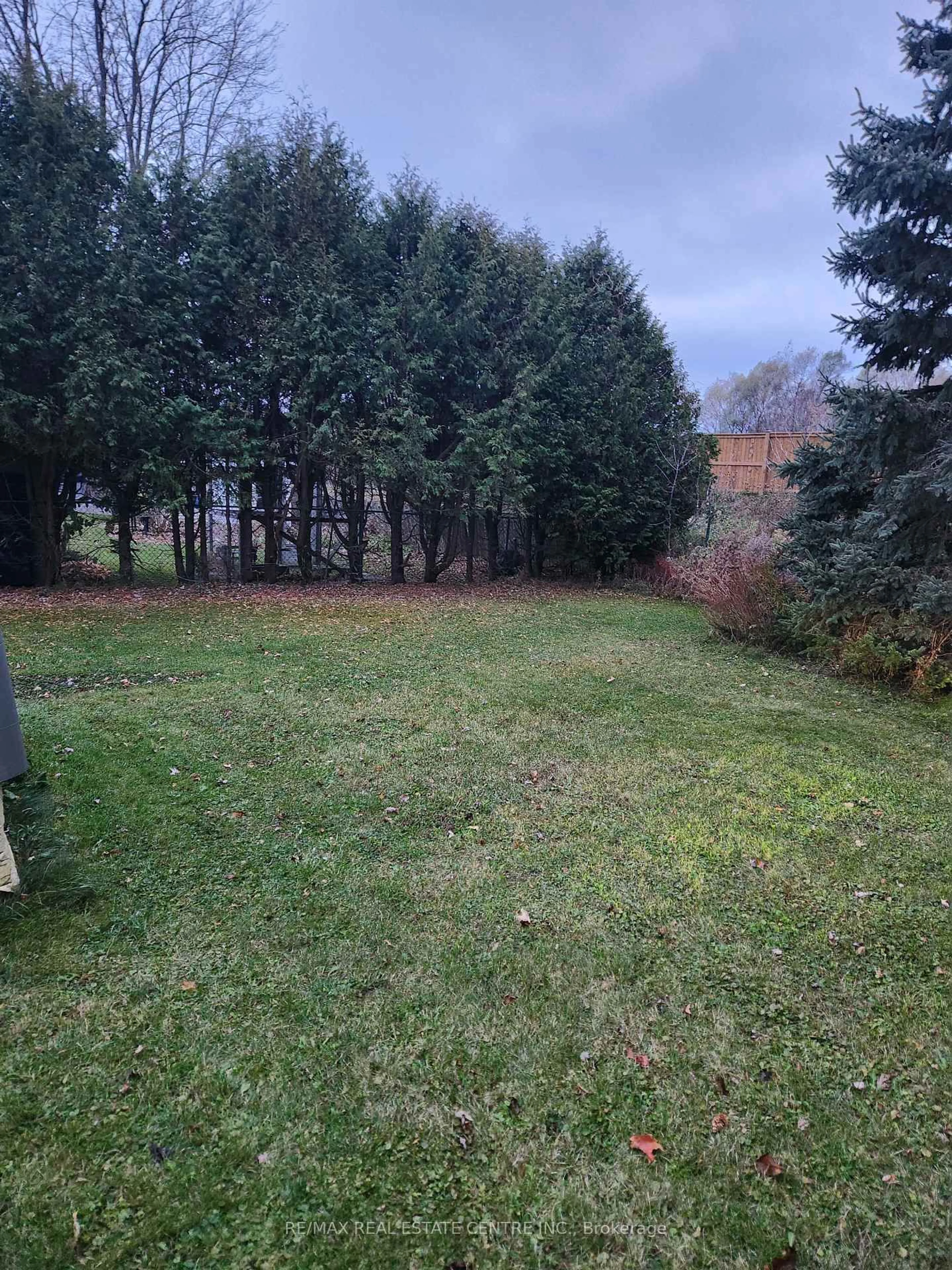 A pic from outside/outdoor area/front of a property/back of a property/a pic from drone, forest/trees view for 27 Scene St, Halton Hills Ontario L7J 1A1