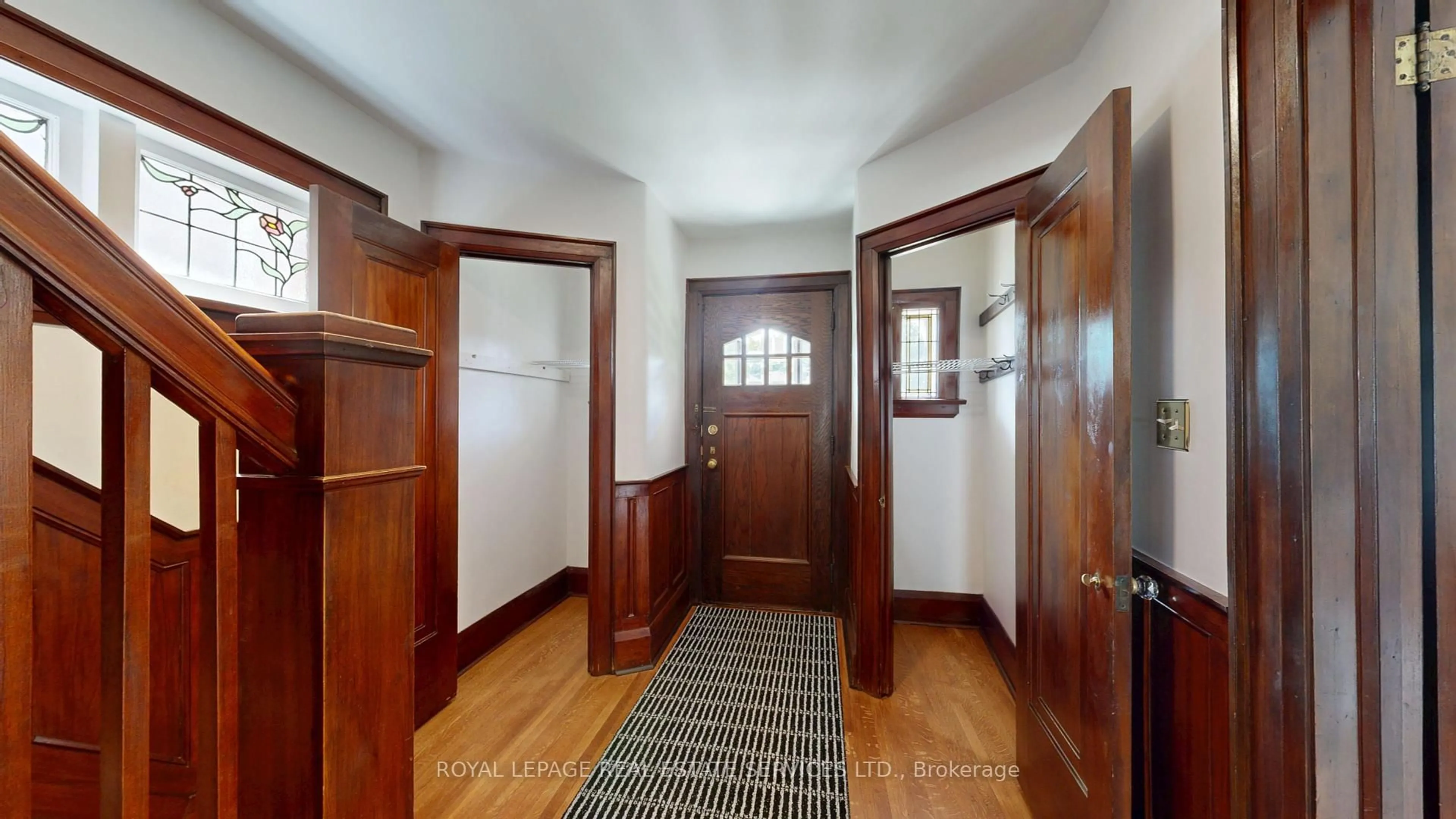 Indoor foyer for 22 Elora Rd, Toronto Ontario M6P 3H6