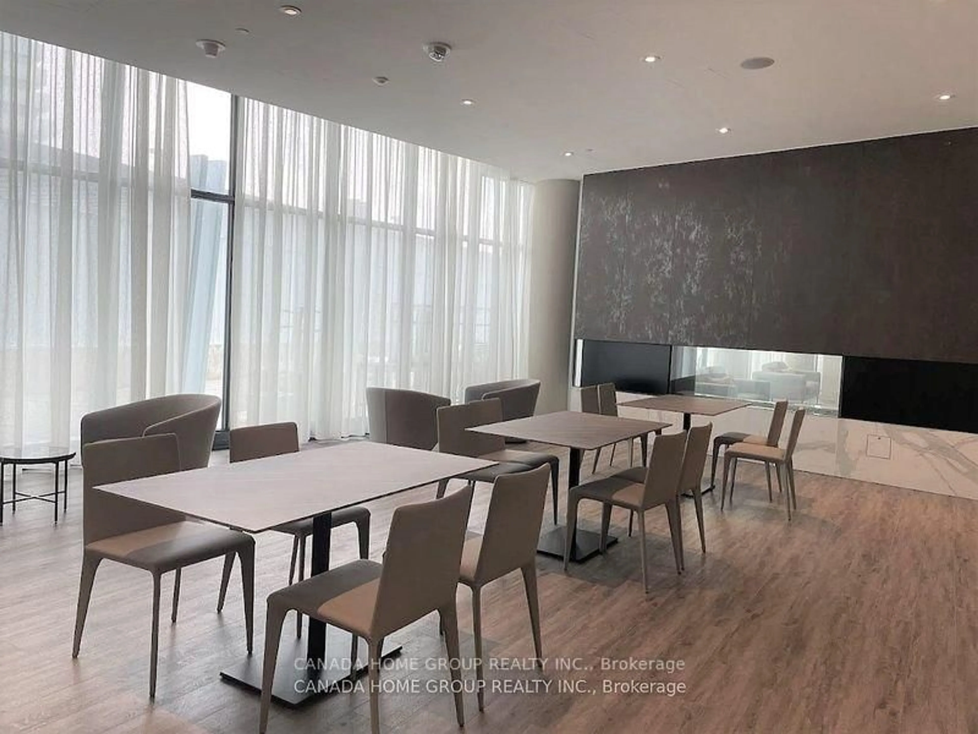 Dining room, wood/laminate floor for 3900 Confederation Pkwy #5510, Mississauga Ontario L5B 0M3