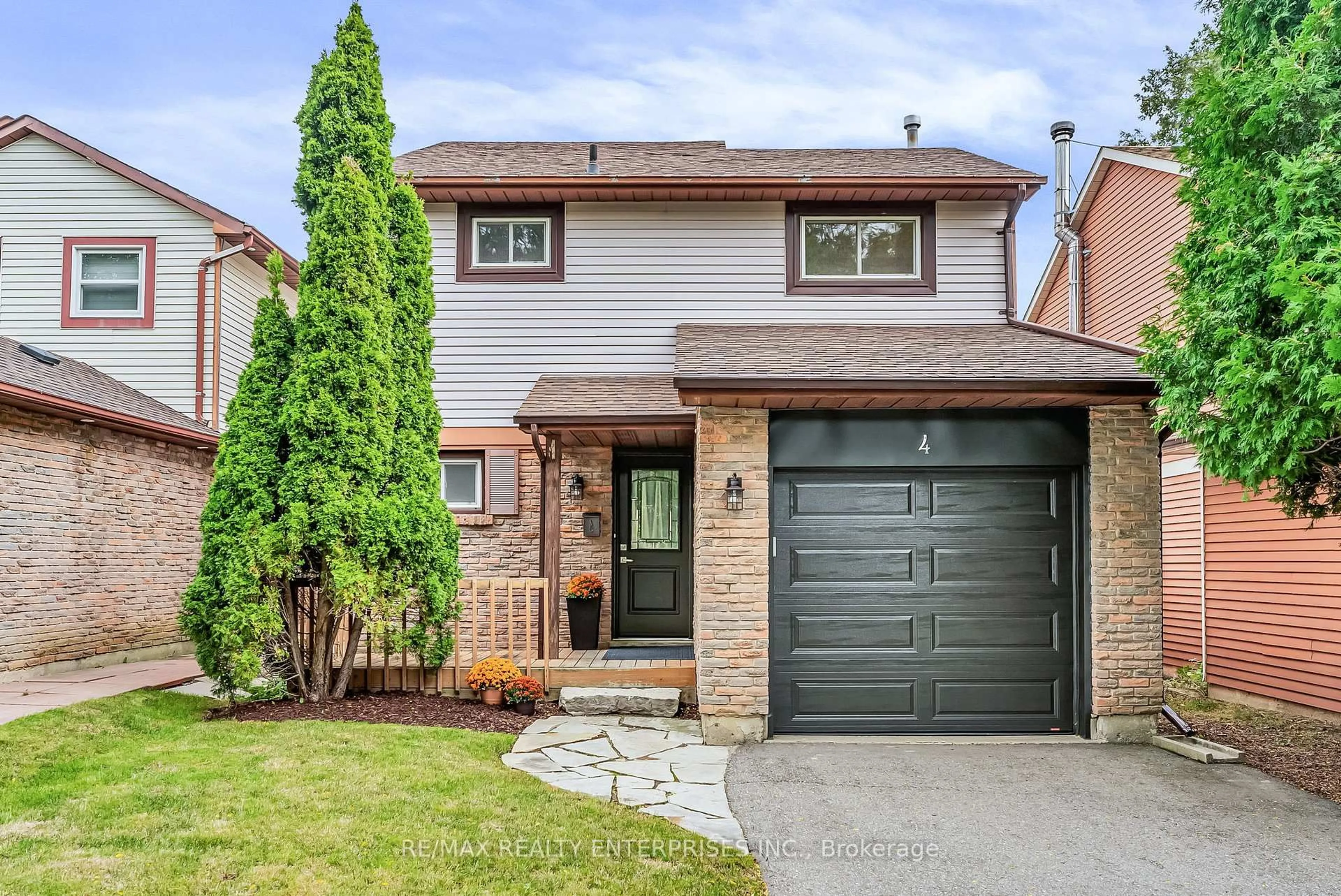 Home with brick exterior material, street for 4 Wesmorland Ave, Brampton Ontario L6Z 1E7