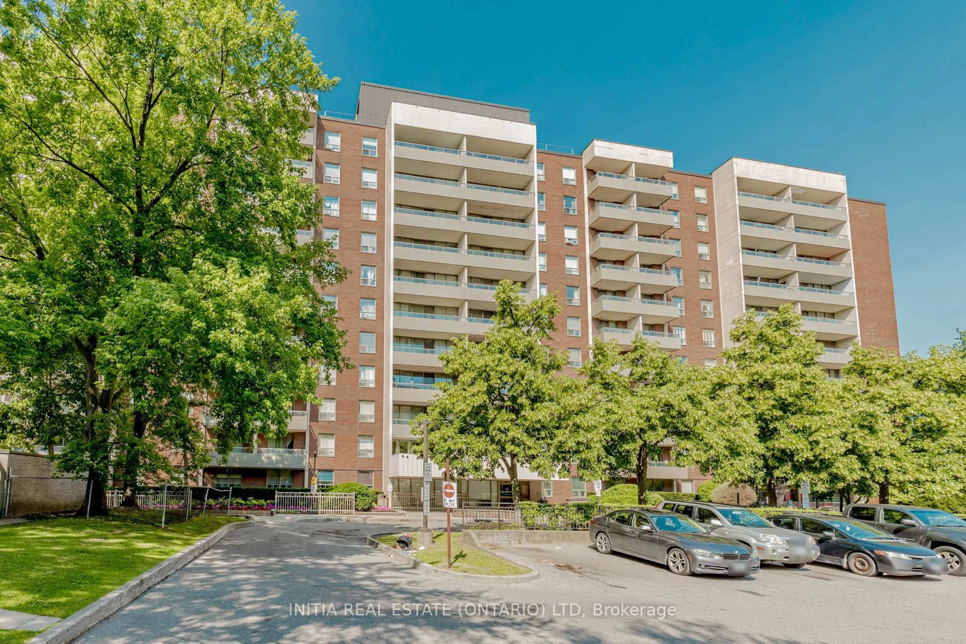 A pic from outside/outdoor area/front of a property/back of a property/a pic from drone, unknown for 19 Four Winds Dr #807, Toronto Ontario M3J 2S9