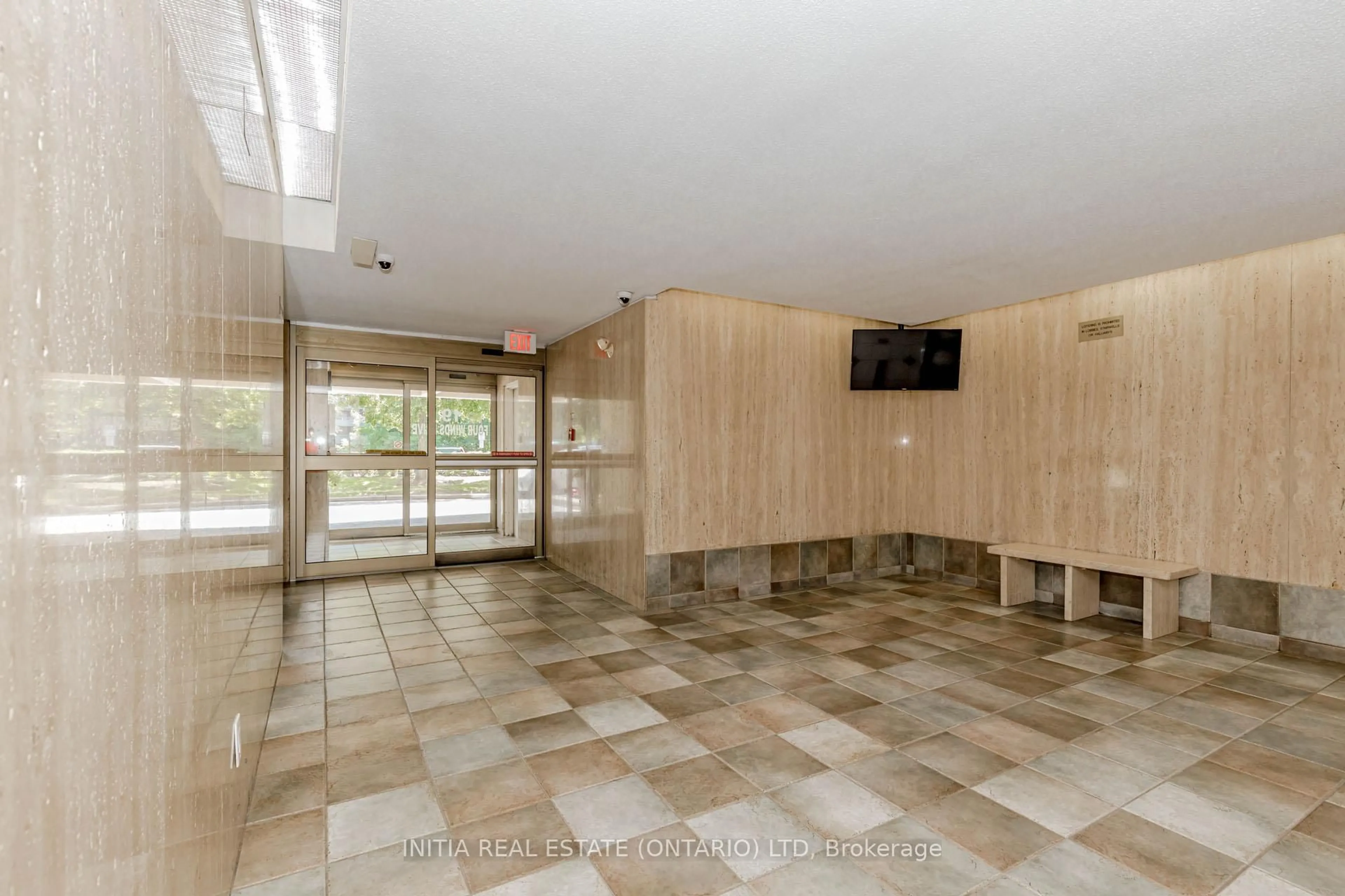 Indoor foyer for 19 Four Winds Dr #807, Toronto Ontario M3J 2S9
