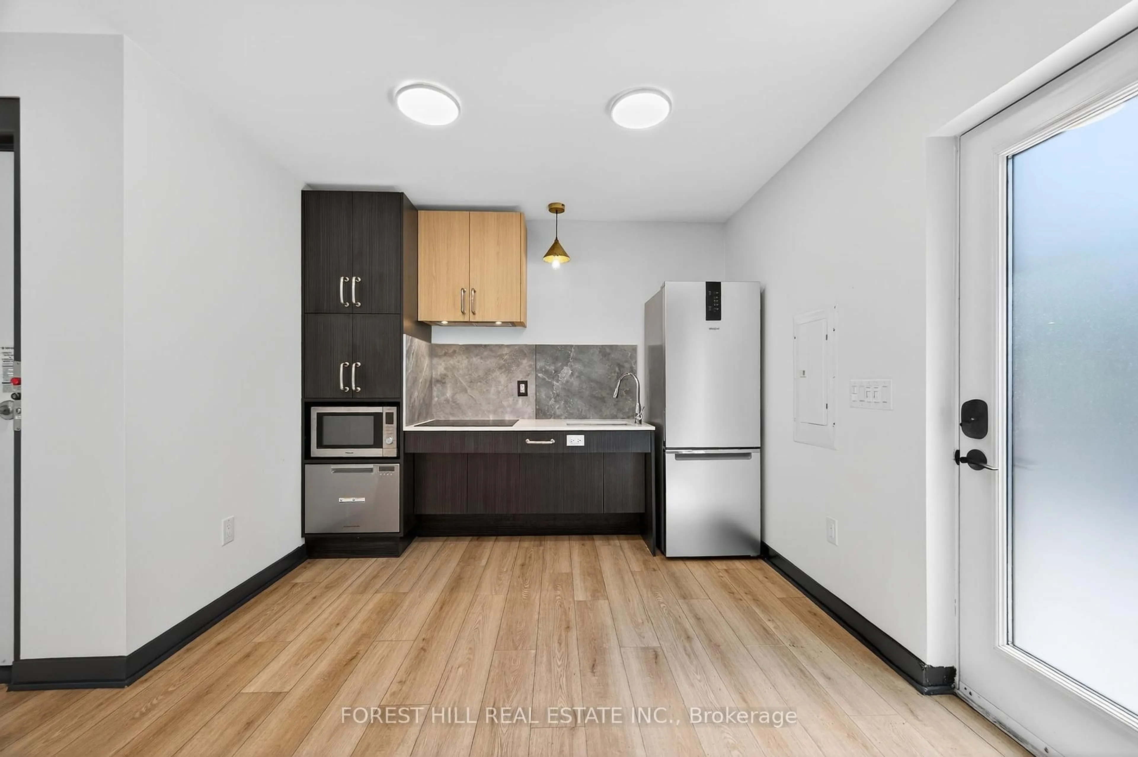 Standard kitchen, unknown for 16 John Best Ave, Toronto Ontario M9N 1C3