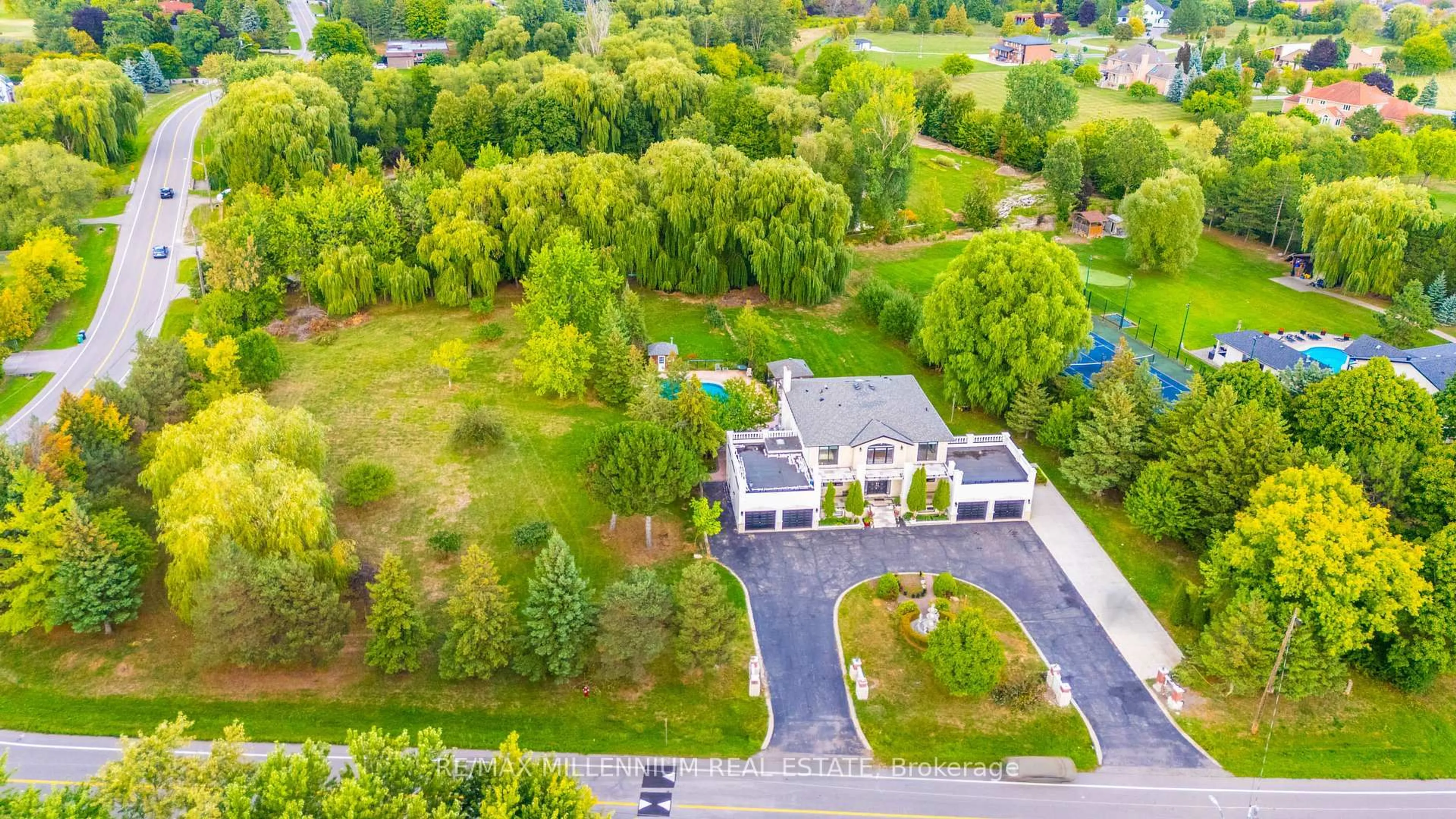 A pic from outside/outdoor area/front of a property/back of a property/a pic from drone, street for 15 Julian Dr, Brampton Ontario L6P 0L3