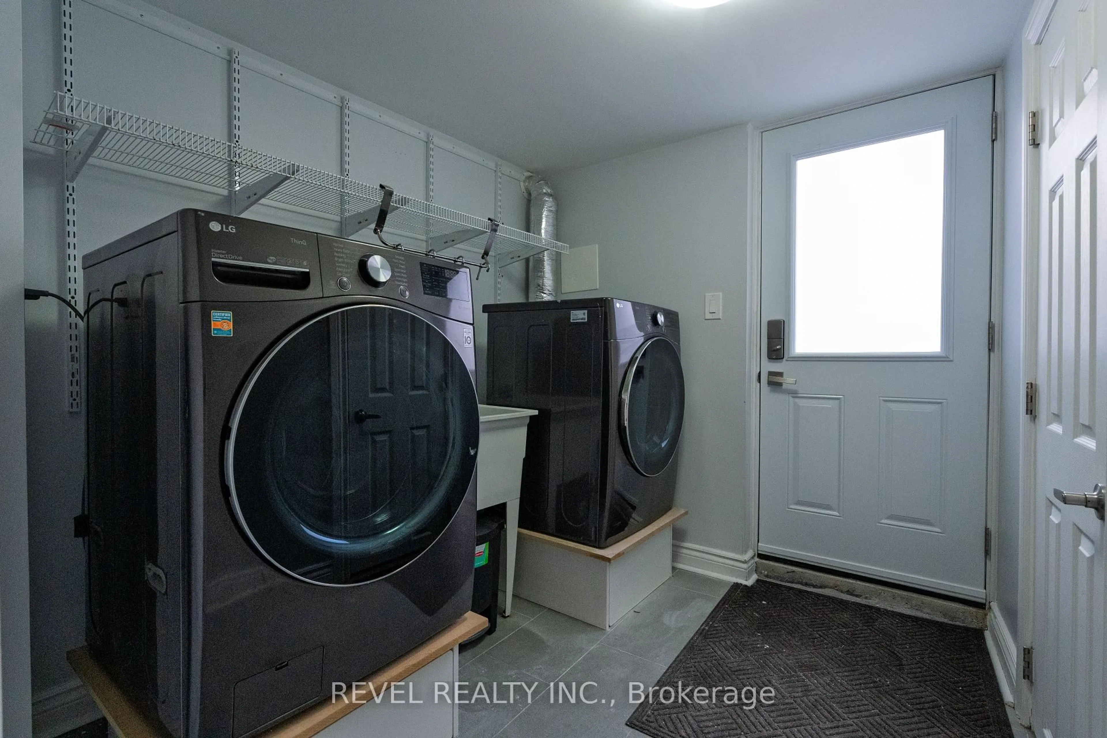 Laundry room for 87 Earlscourt Ave Ave, Toronto Ontario M6E 4A8