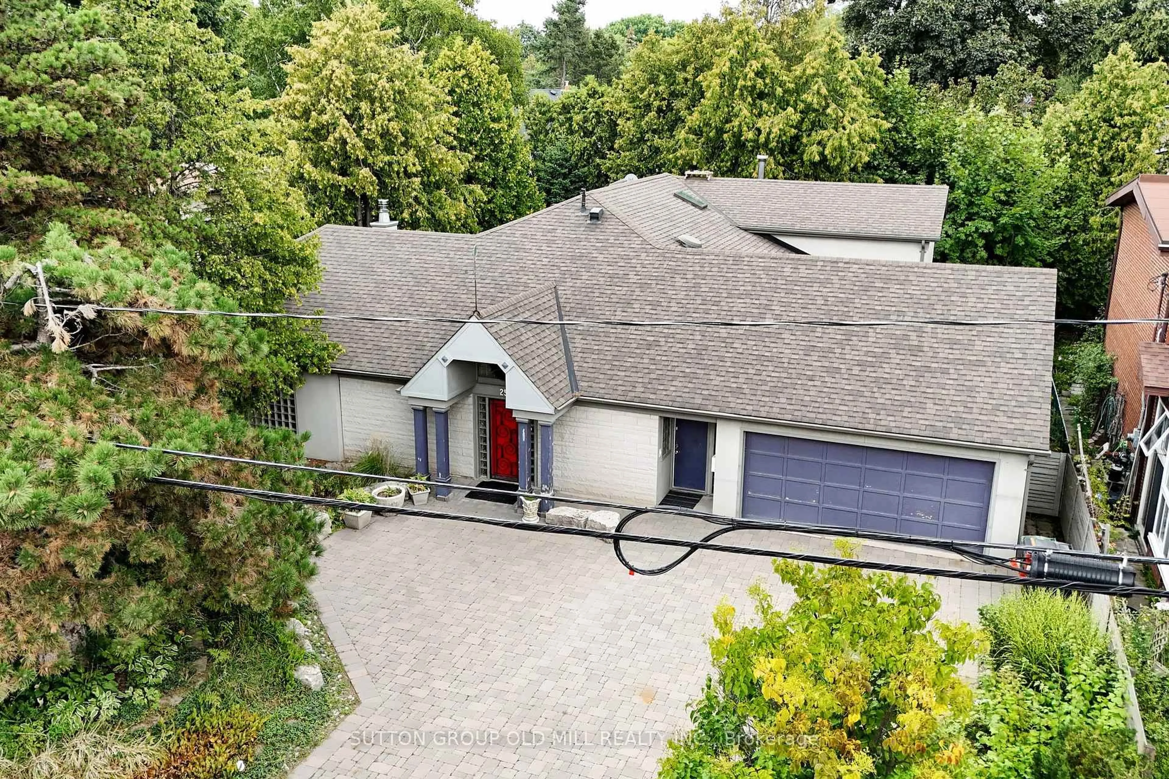 A pic from outside/outdoor area/front of a property/back of a property/a pic from drone, street for 25 Montgomery Rd, Toronto Ontario M8X 1Z6