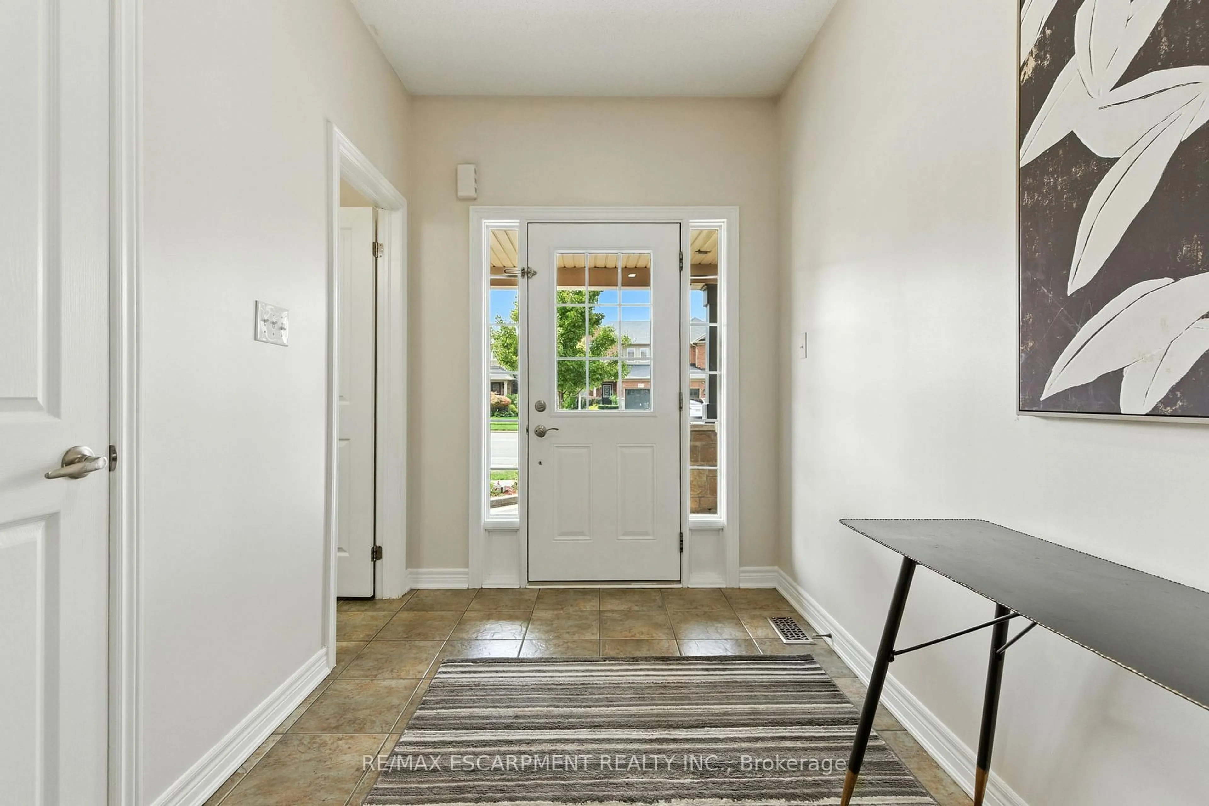 Indoor entryway for 4620 Thomas Alton Blvd, Burlington Ontario L7M 0J1