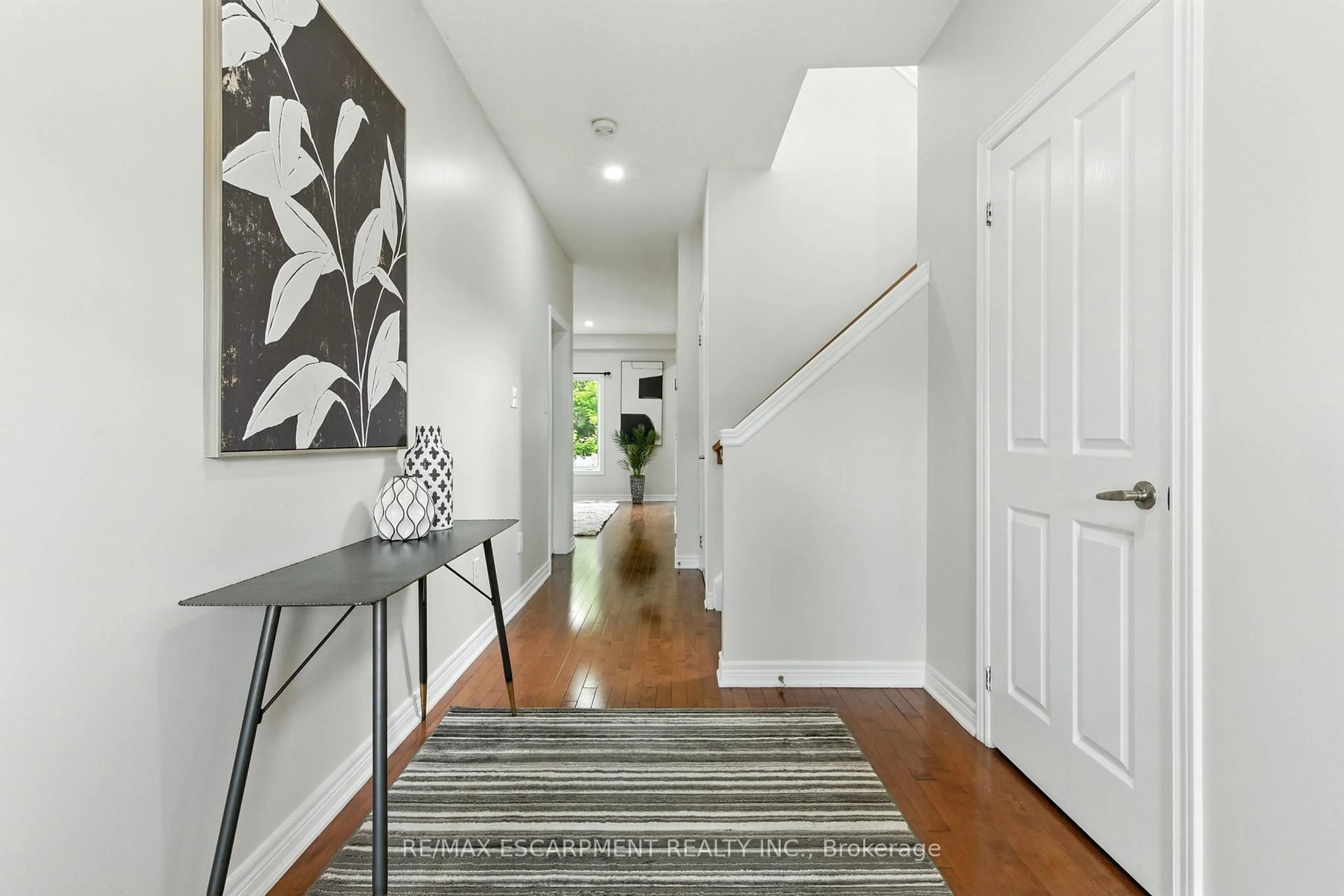 Indoor entryway for 4620 Thomas Alton Blvd, Burlington Ontario L7M 0J1