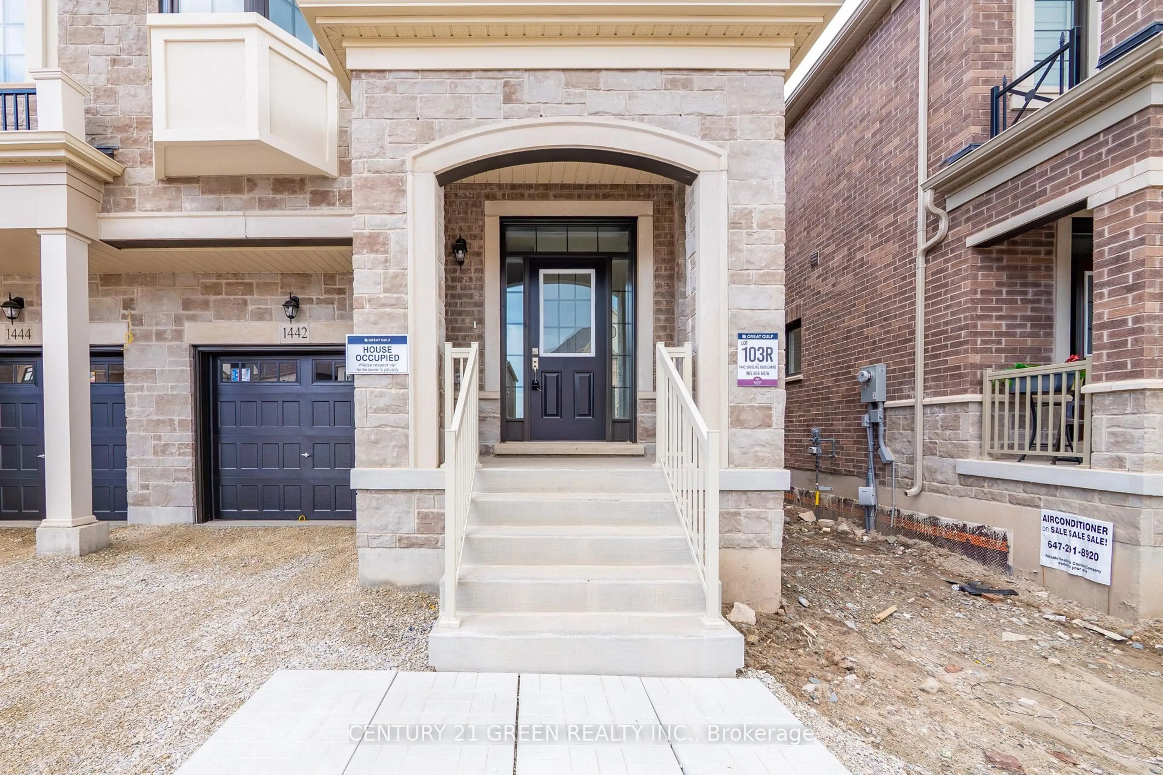 Indoor entryway for 1442 Savoline Blvd, Milton Ontario L9E 2E9