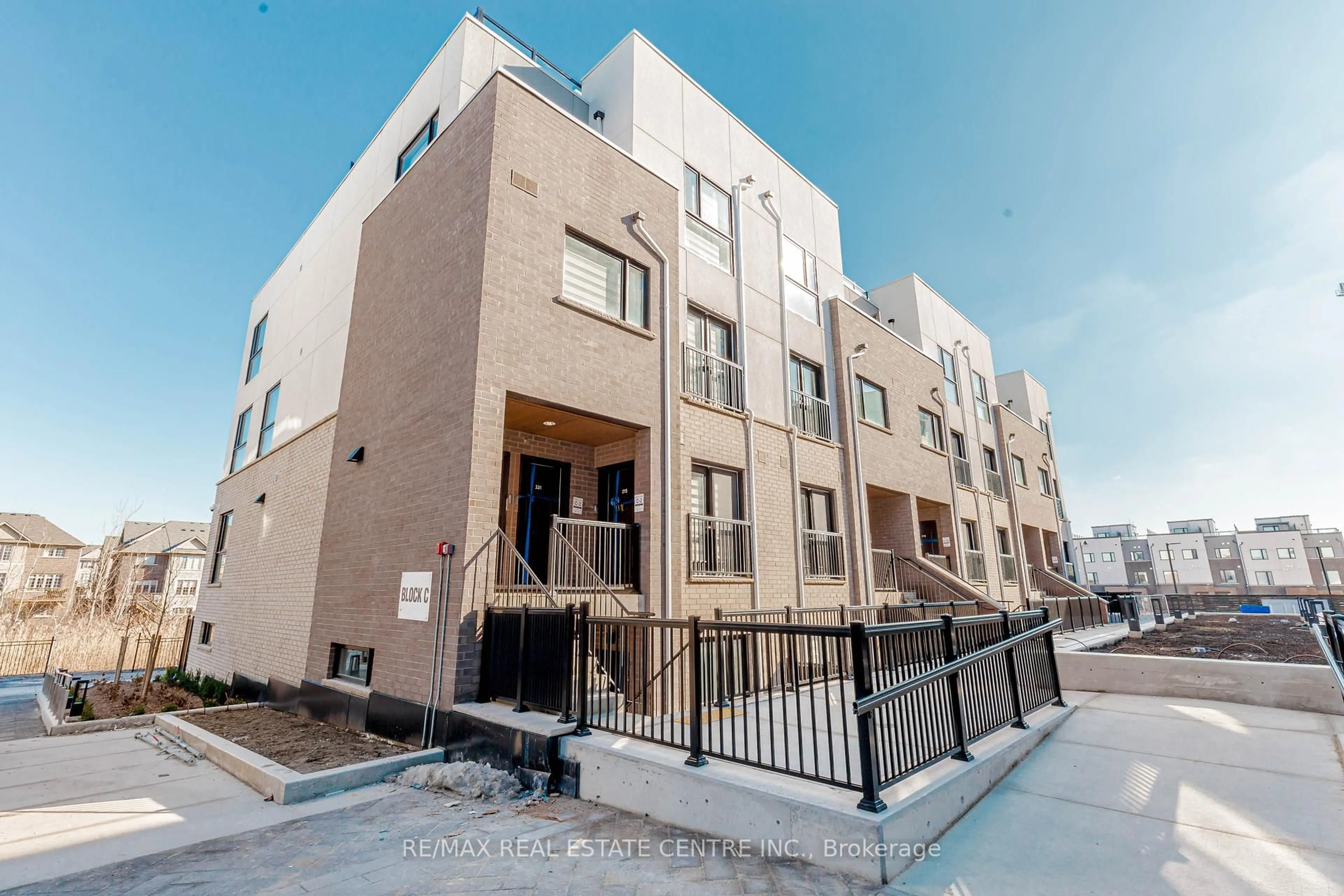 A pic from outside/outdoor area/front of a property/back of a property/a pic from drone, street for 349 Wheat Boom Dr #123, Oakville Ontario L6H 7X4