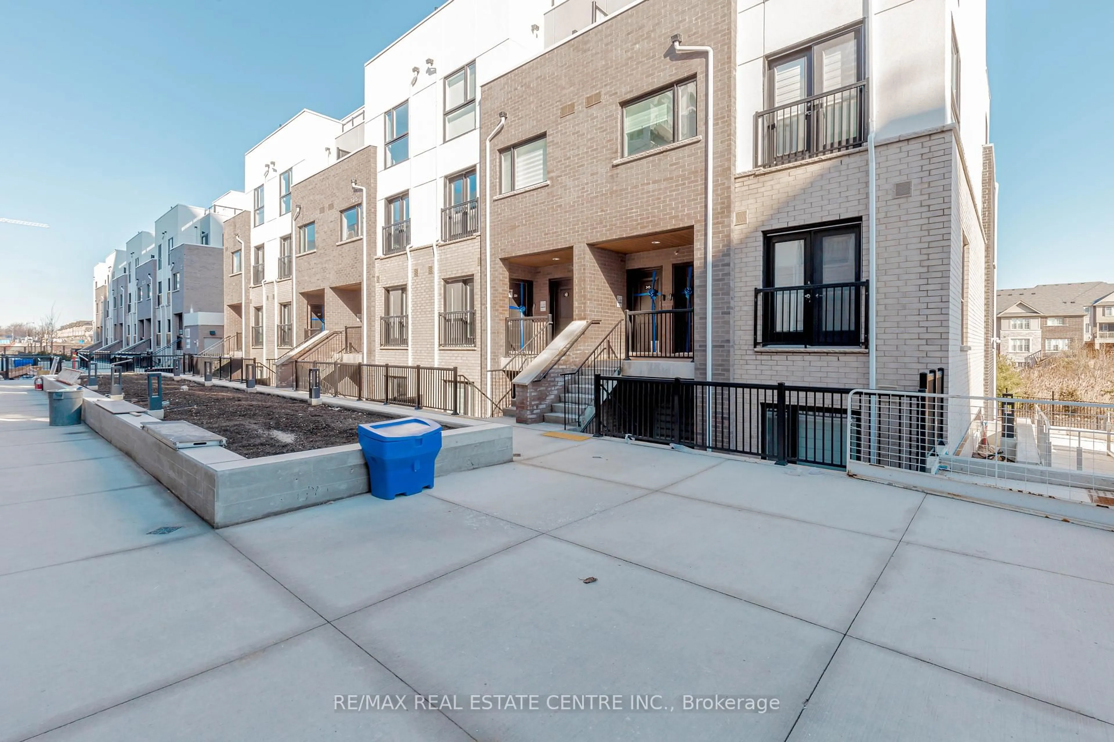 Patio, street for 349 Wheat Boom Dr #123, Oakville Ontario L6H 7X4