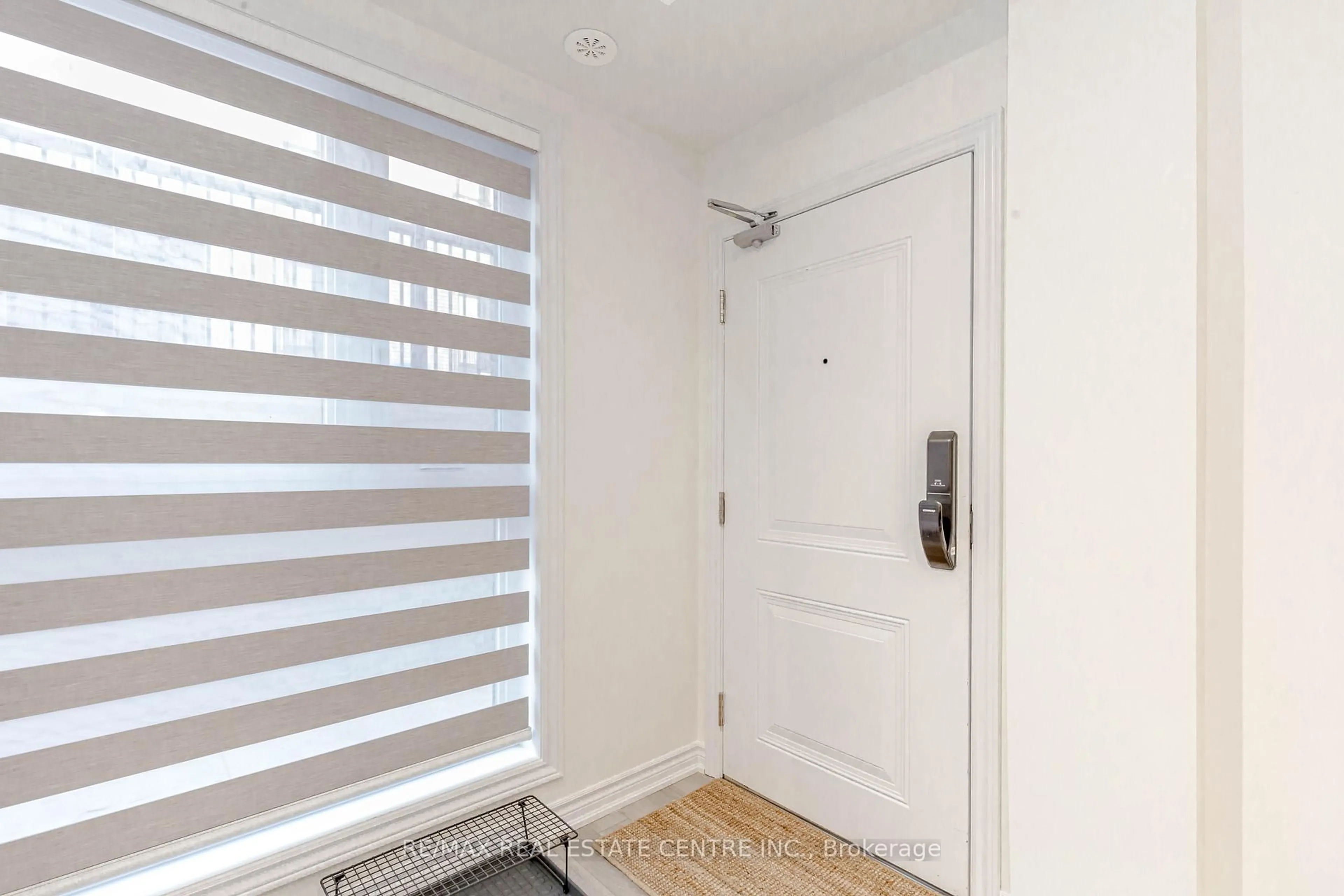 Indoor entryway for 349 Wheat Boom Dr #123, Oakville Ontario L6H 7X4