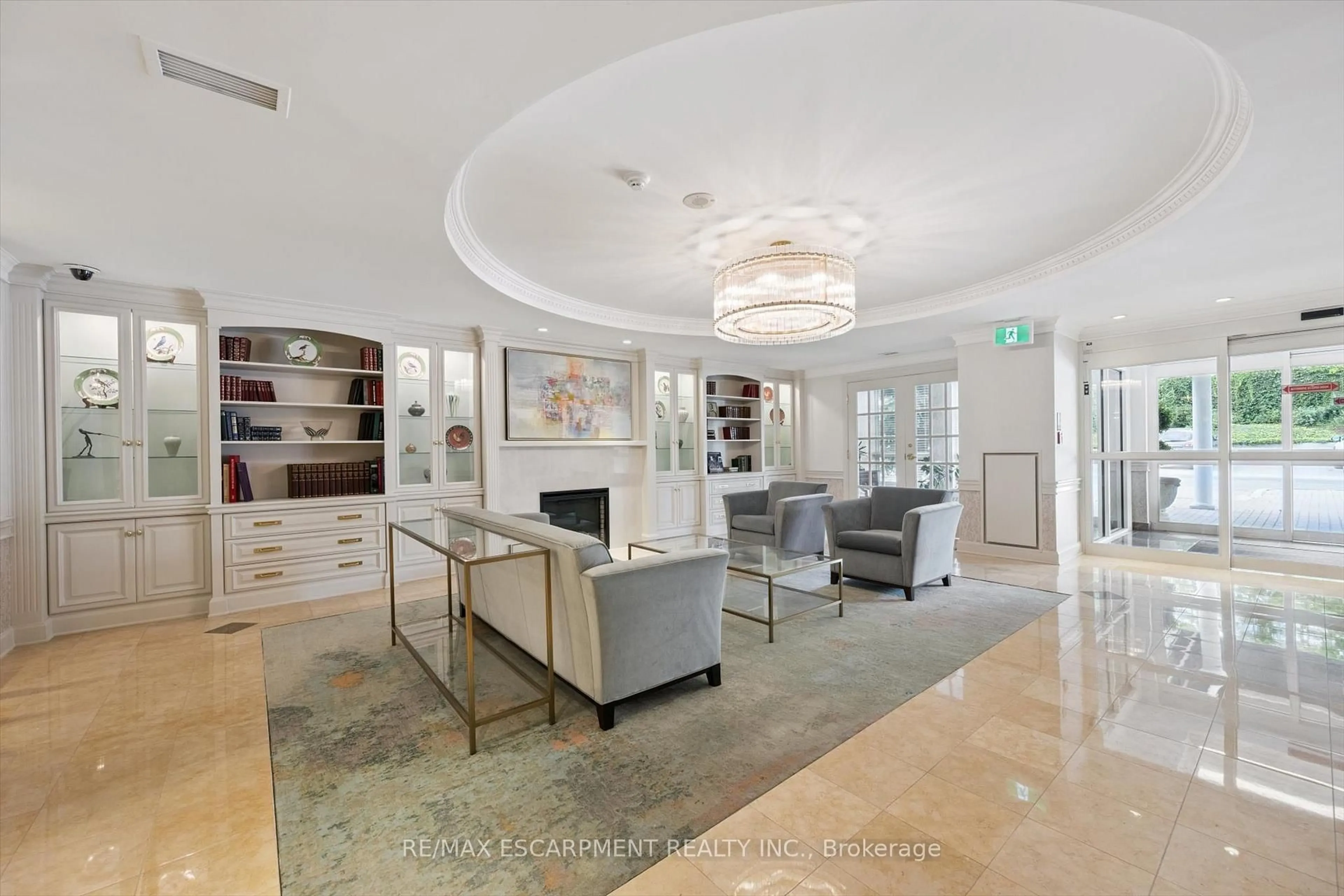 Indoor foyer for 60 Old Mill Rd #704, Oakville Ontario L6J 7V9